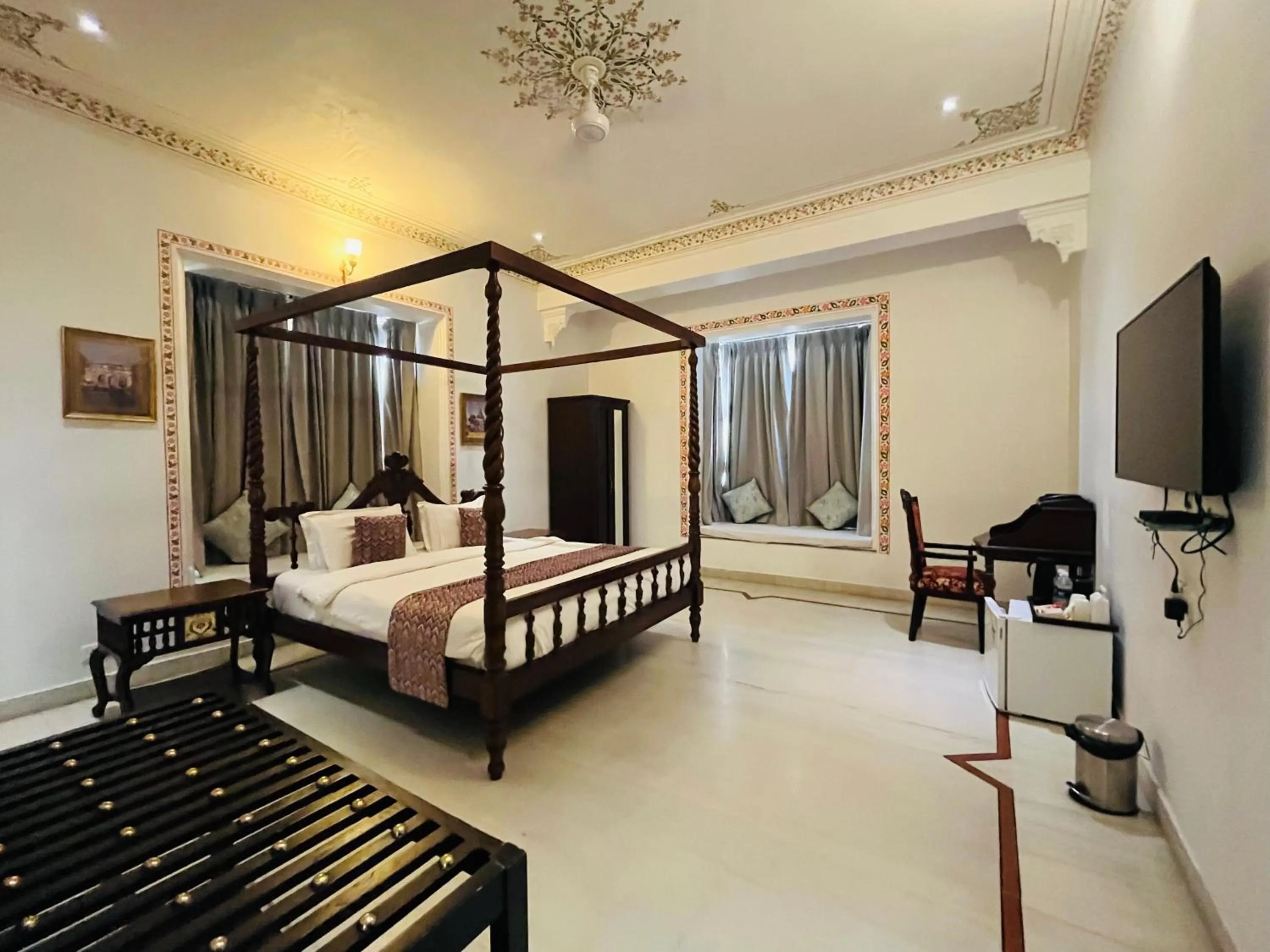 Bed in Hotel Boheda Palace - 1KM away from Lake Pichola