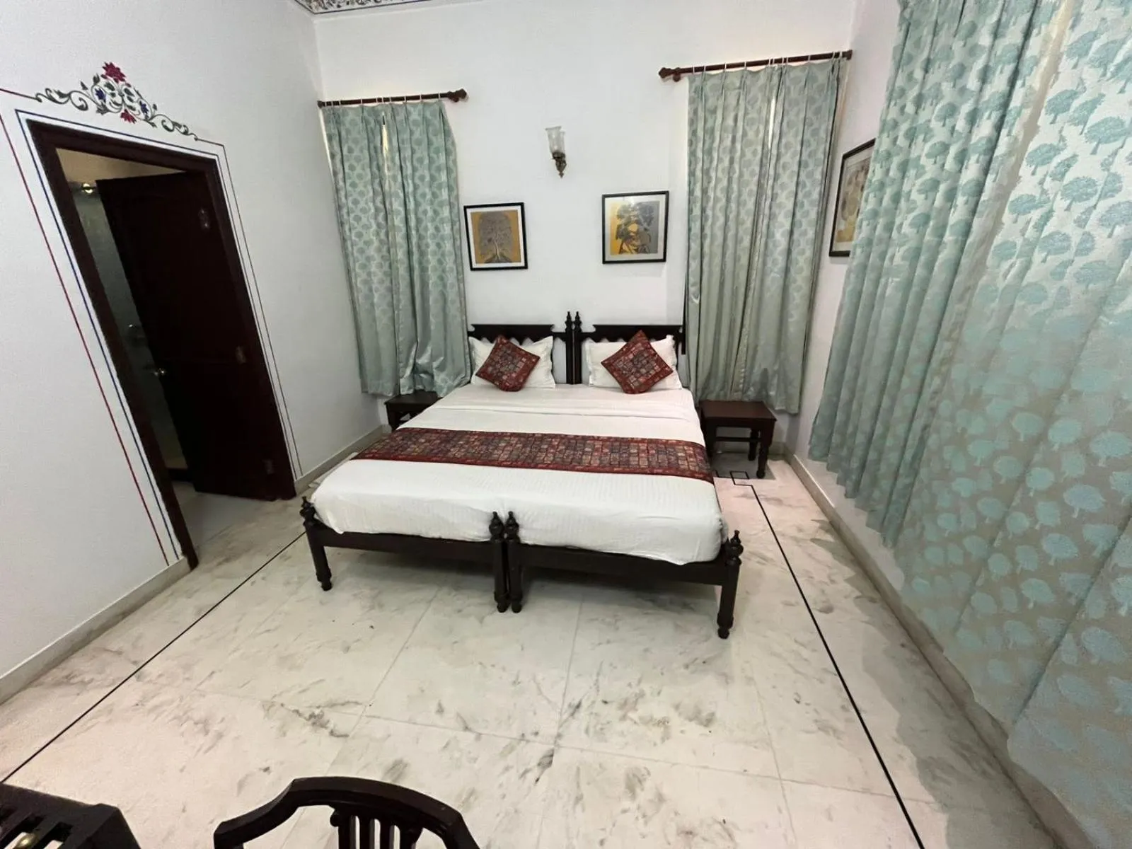Bed in Hotel Boheda Palace - 1KM away from Lake Pichola