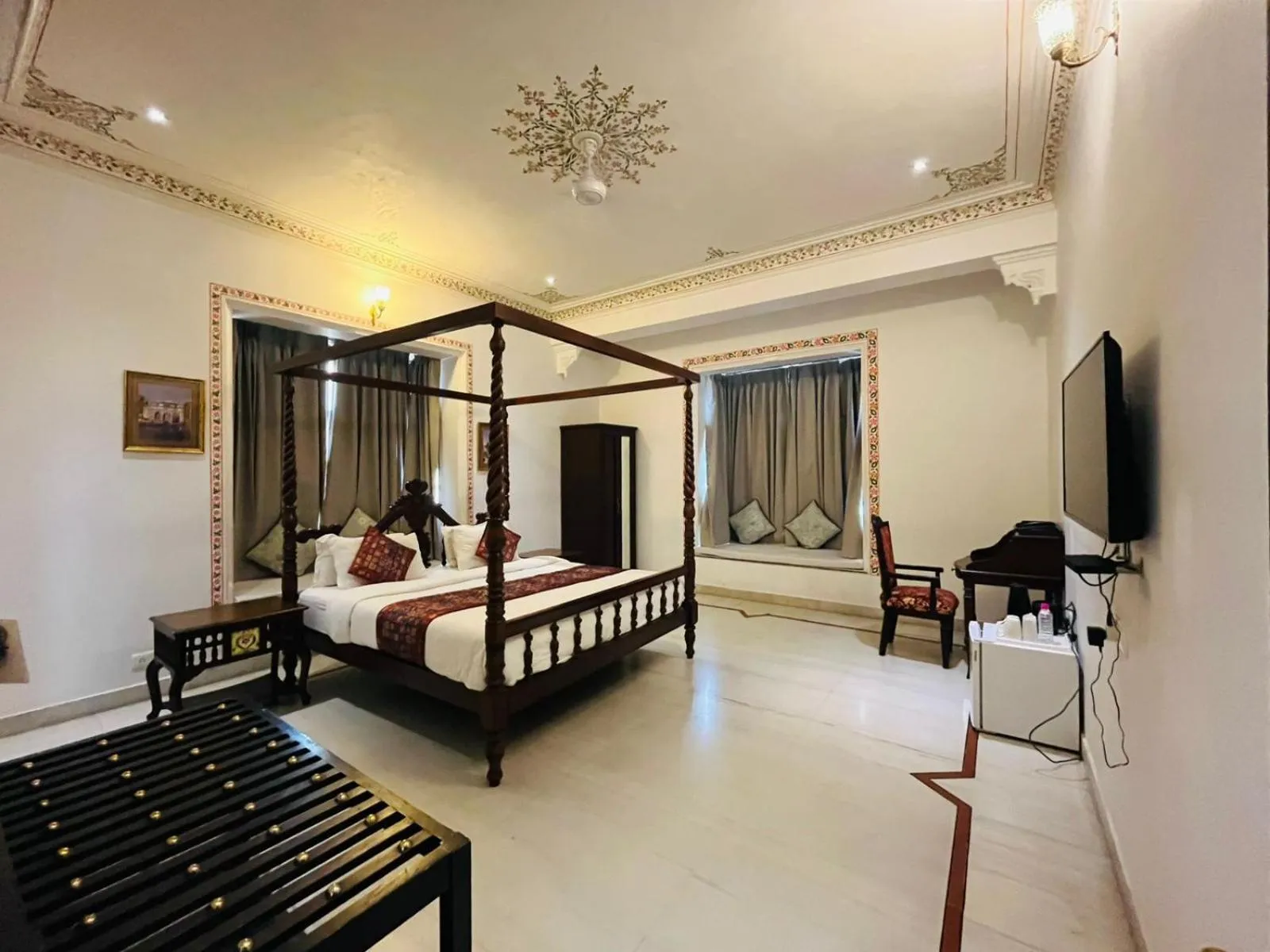 Bed in Hotel Boheda Palace - 1KM away from Lake Pichola