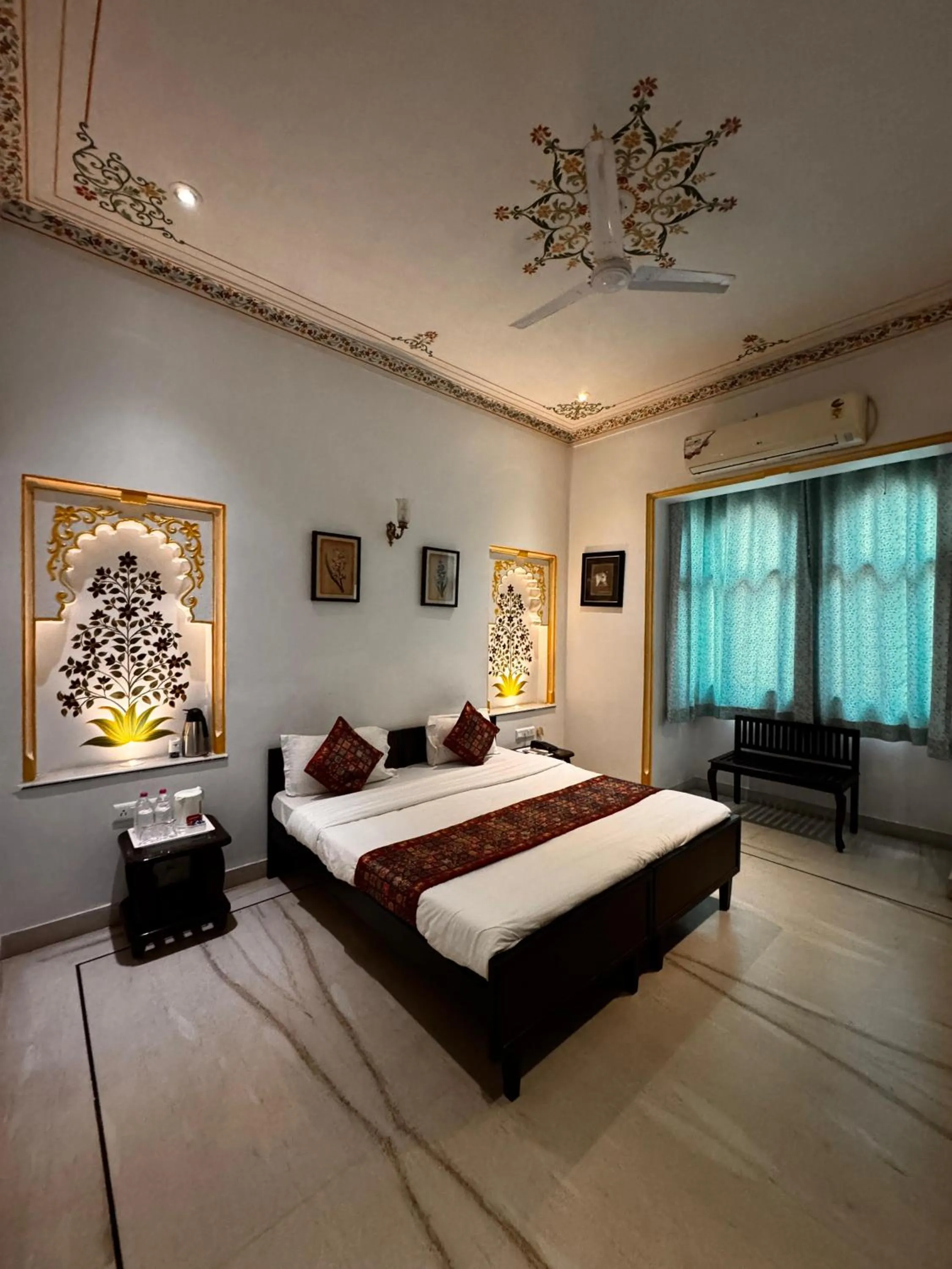 Bedroom in Hotel Boheda Palace - 1KM away from Lake Pichola
