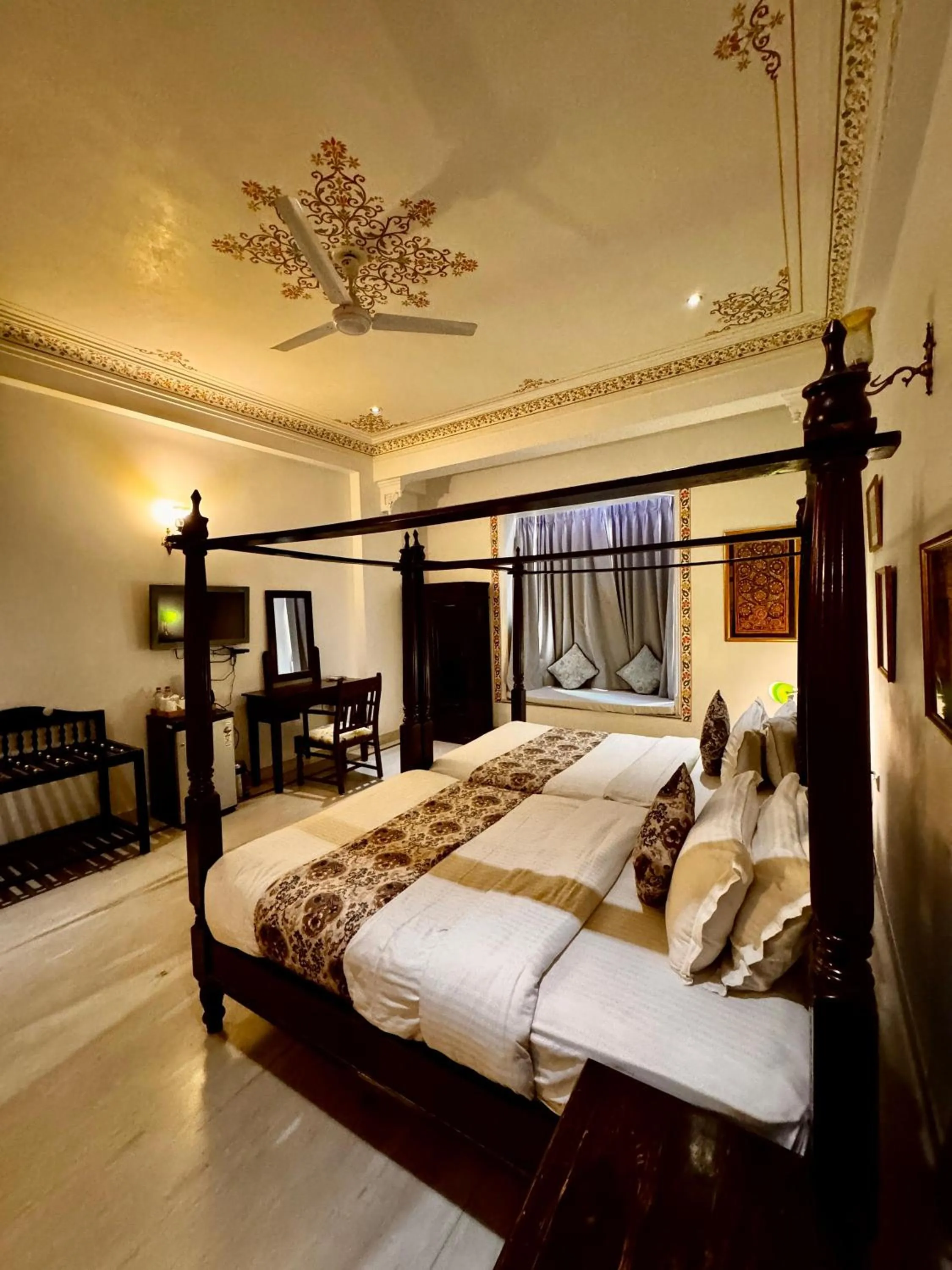 Bedroom in Hotel Boheda Palace - 1KM away from Lake Pichola