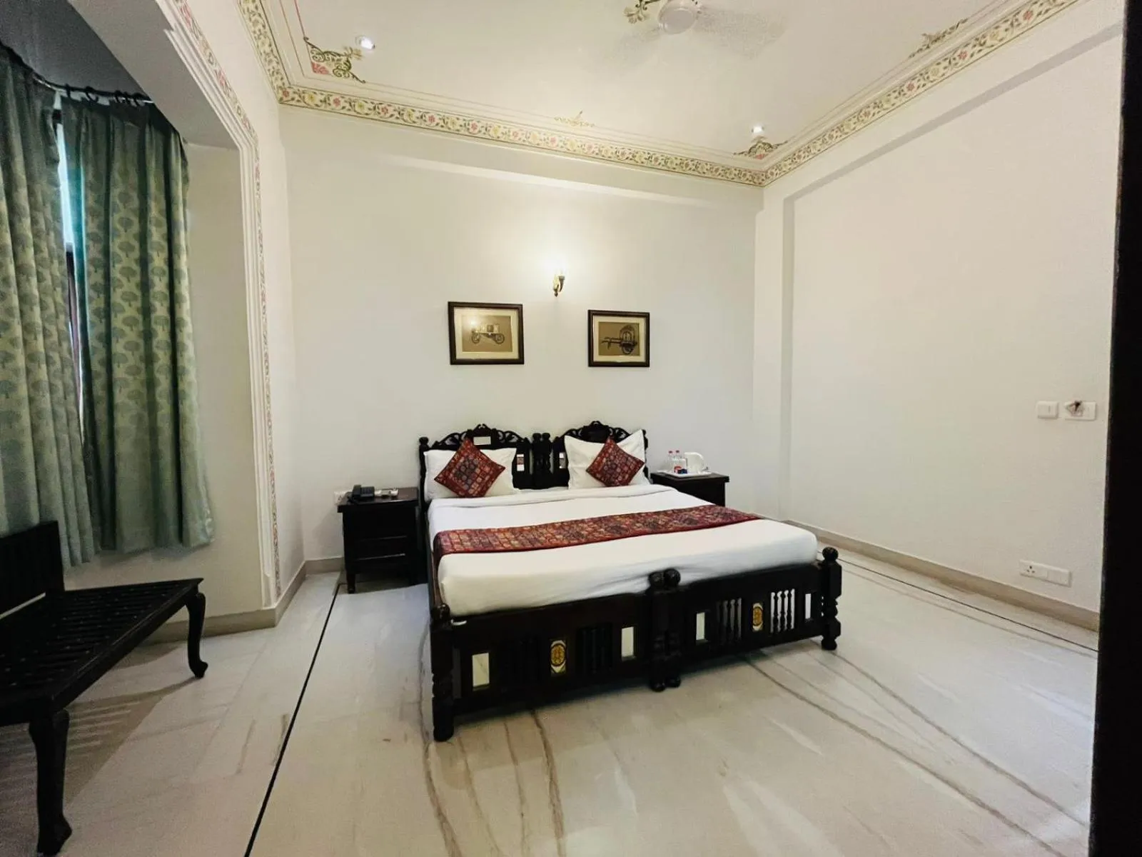 Bed in Hotel Boheda Palace - 1KM away from Lake Pichola