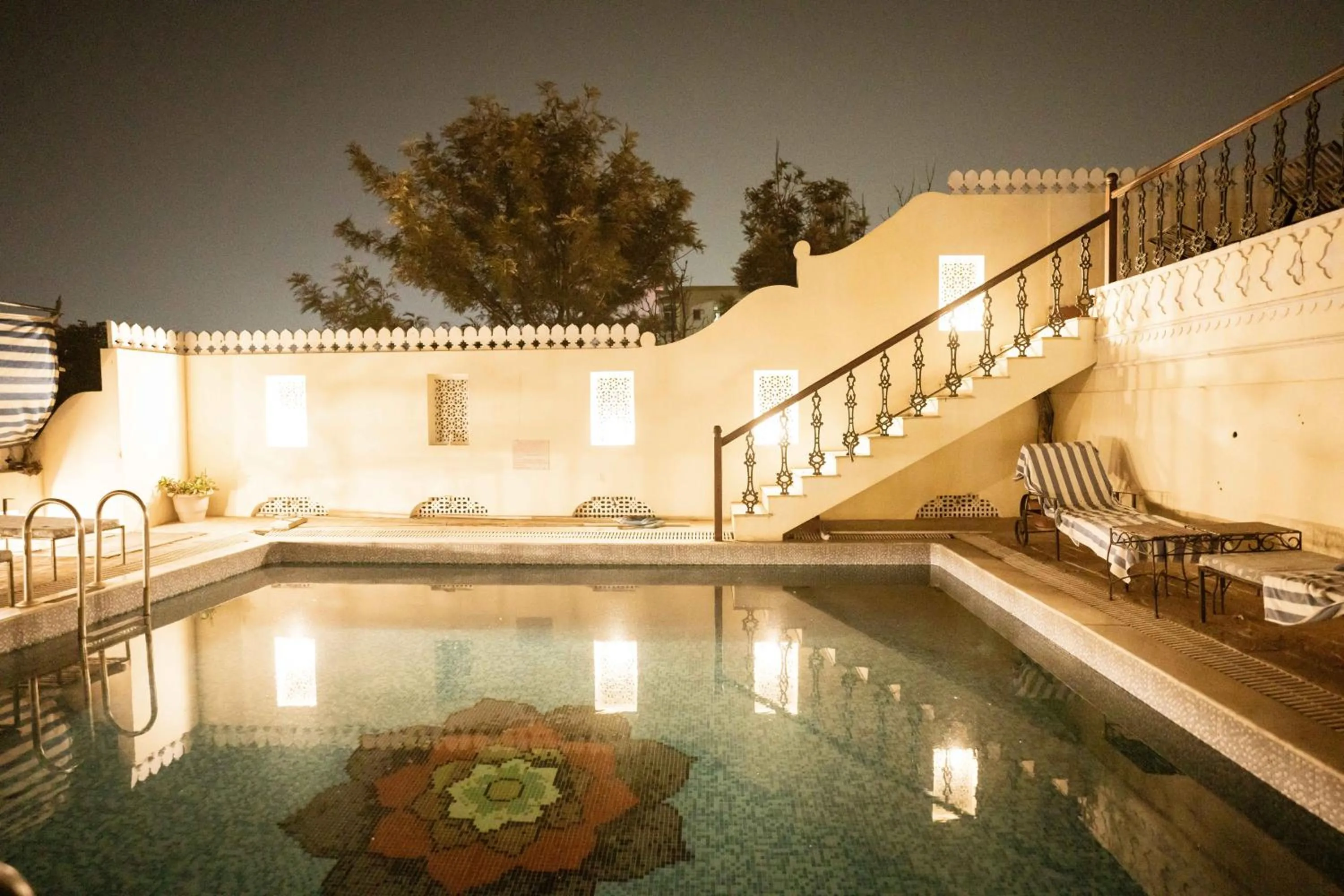 Night in Khandela Haveli - a Boutique Heritage Hotel