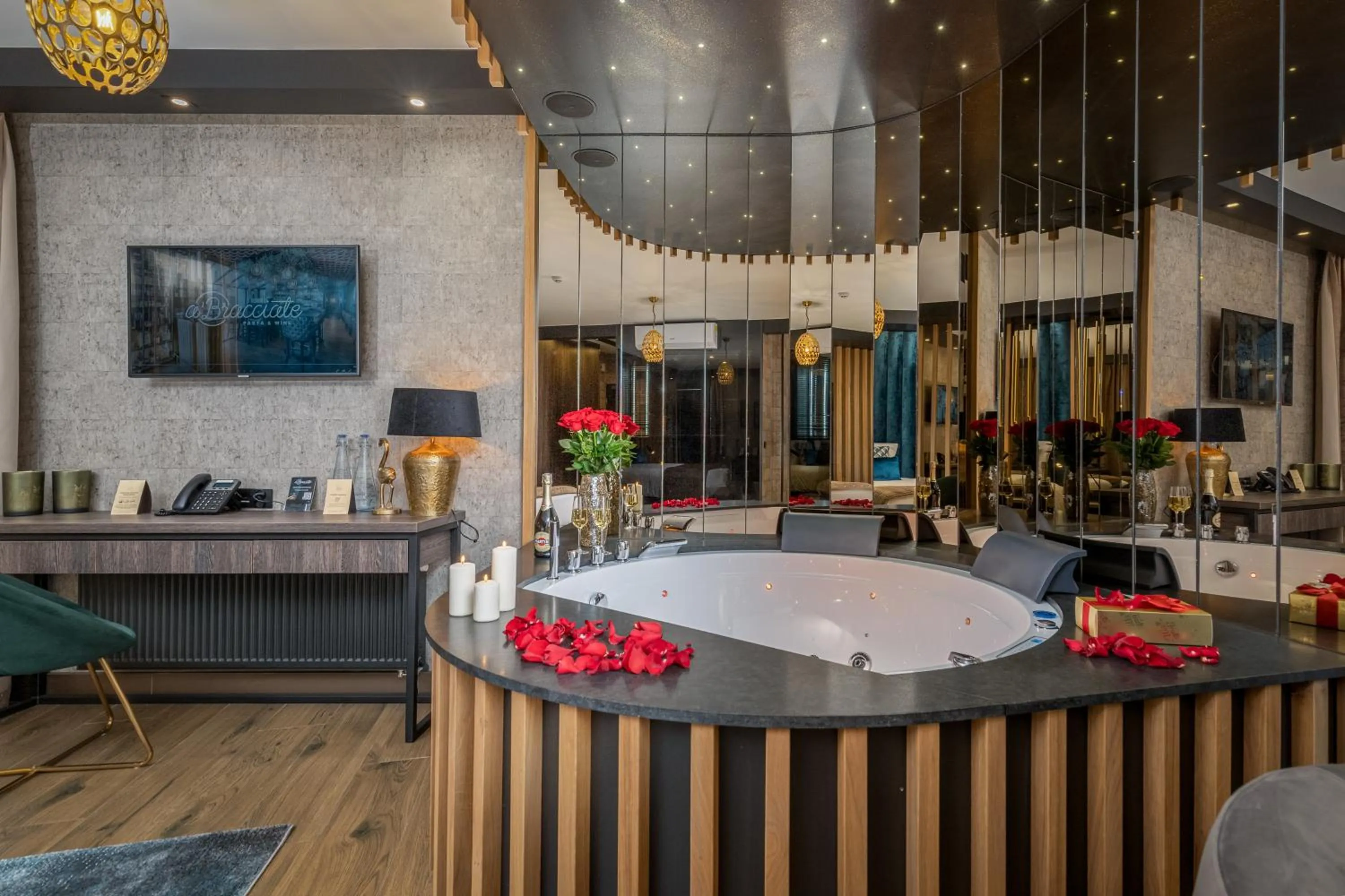 Hot Tub in Art Suites Boutique Hotel - Krakow Center