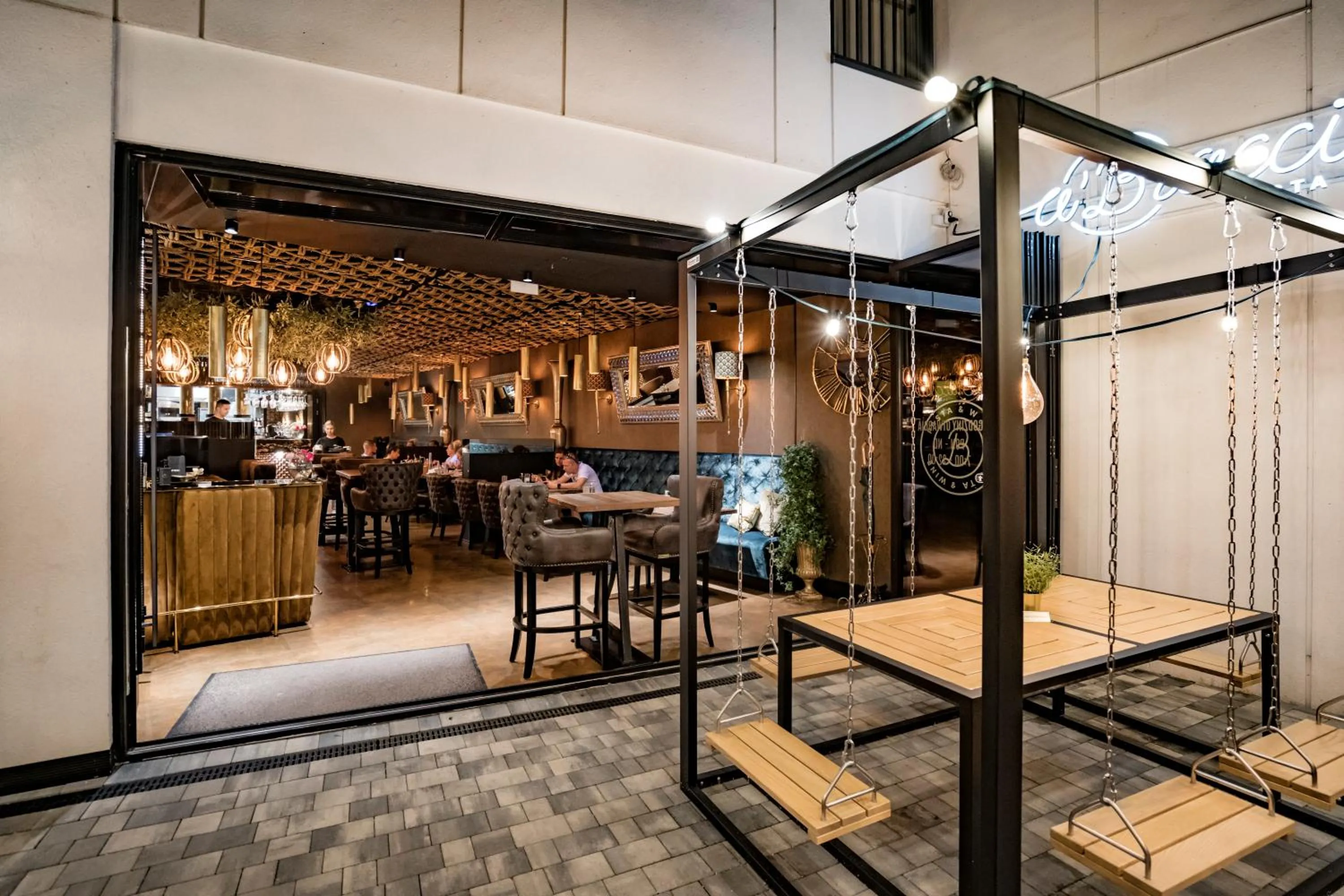 Restaurant/places to eat in Art Suites Boutique Hotel - Krakow Center