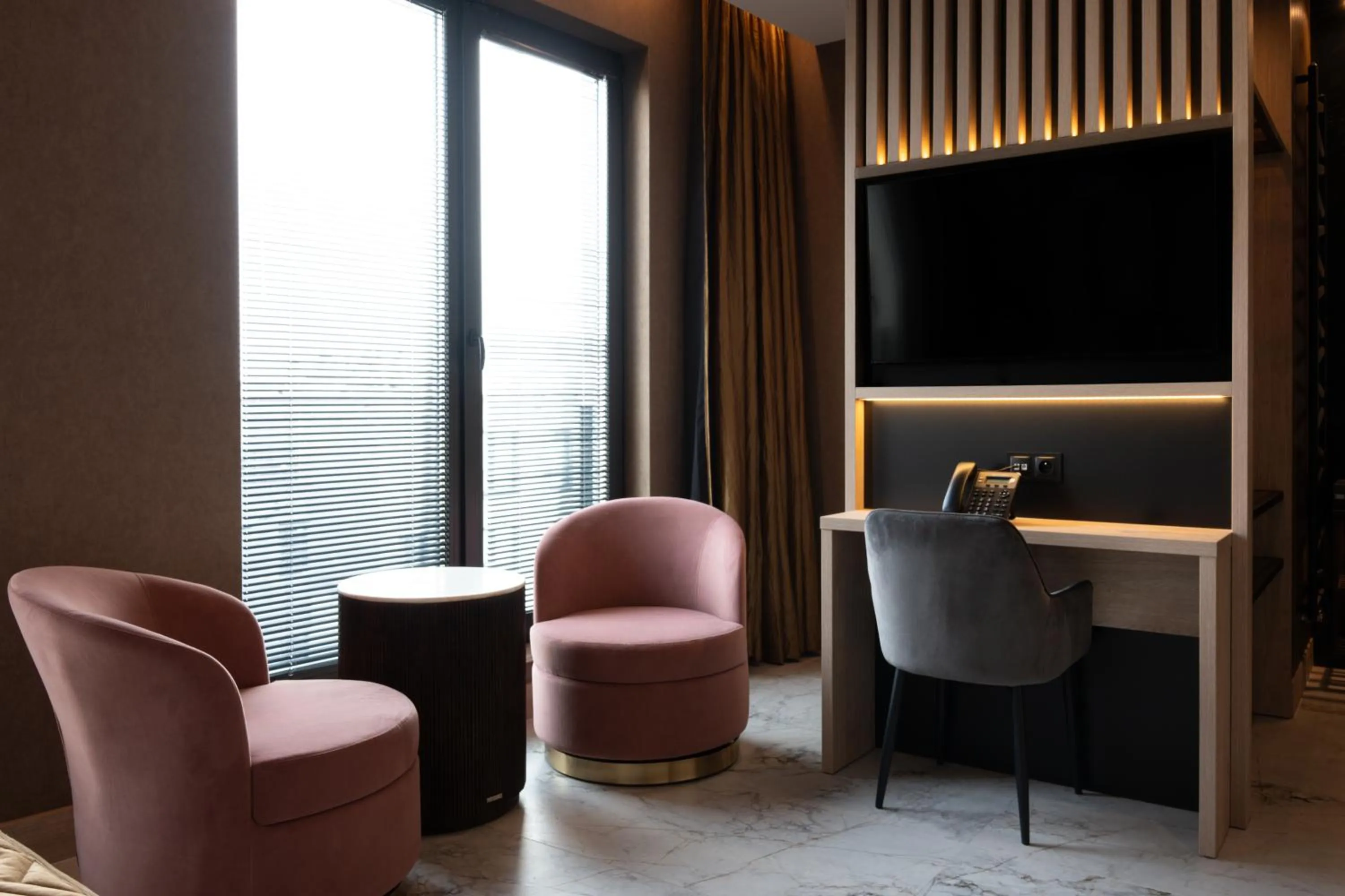 TV and multimedia in Art Suites Boutique Hotel - Krakow Center