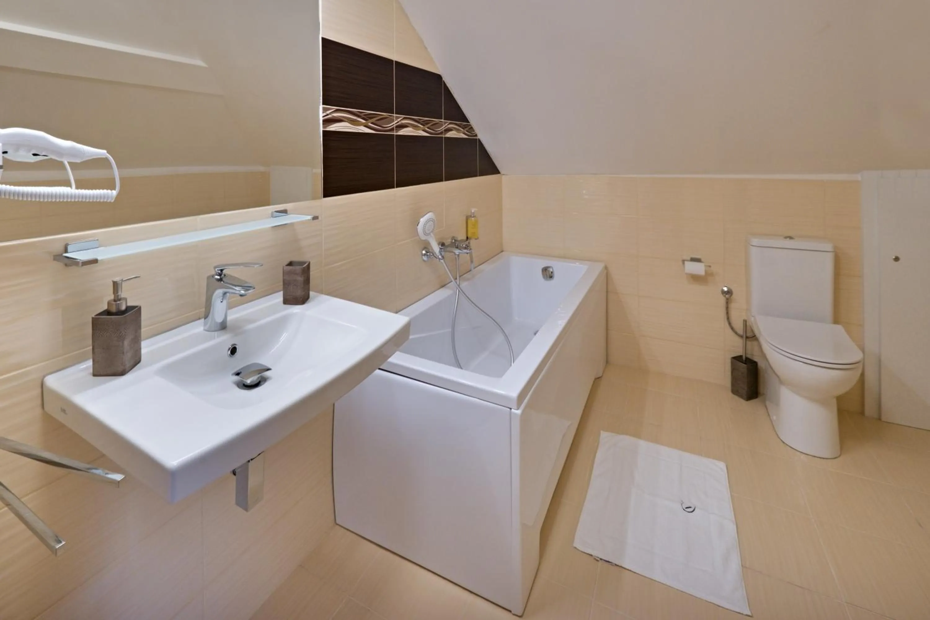 Zámek Wichterle - Hotel a pivní lázně