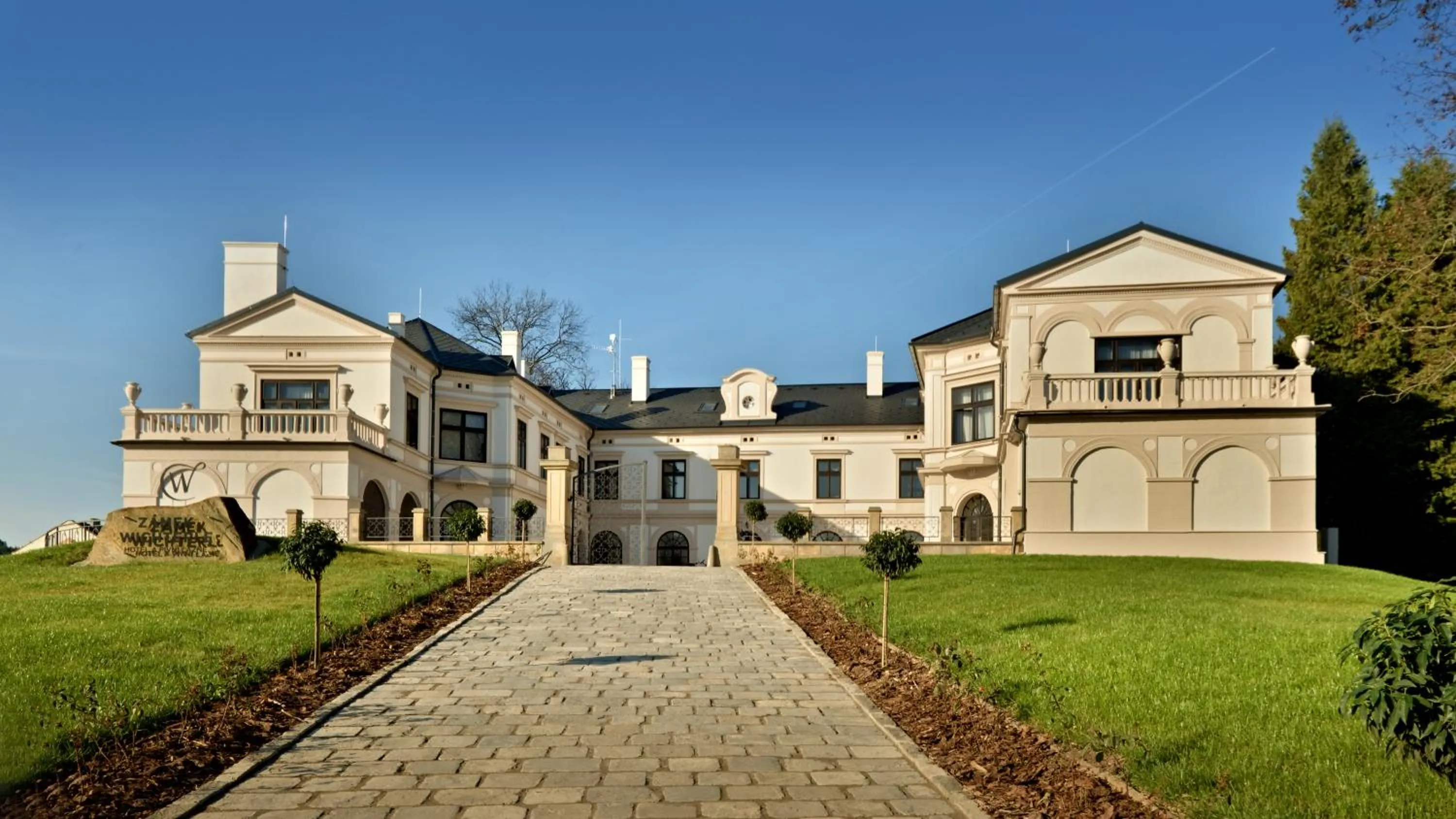 Property building in Zámek Wichterle - Hotel a pivní lázně