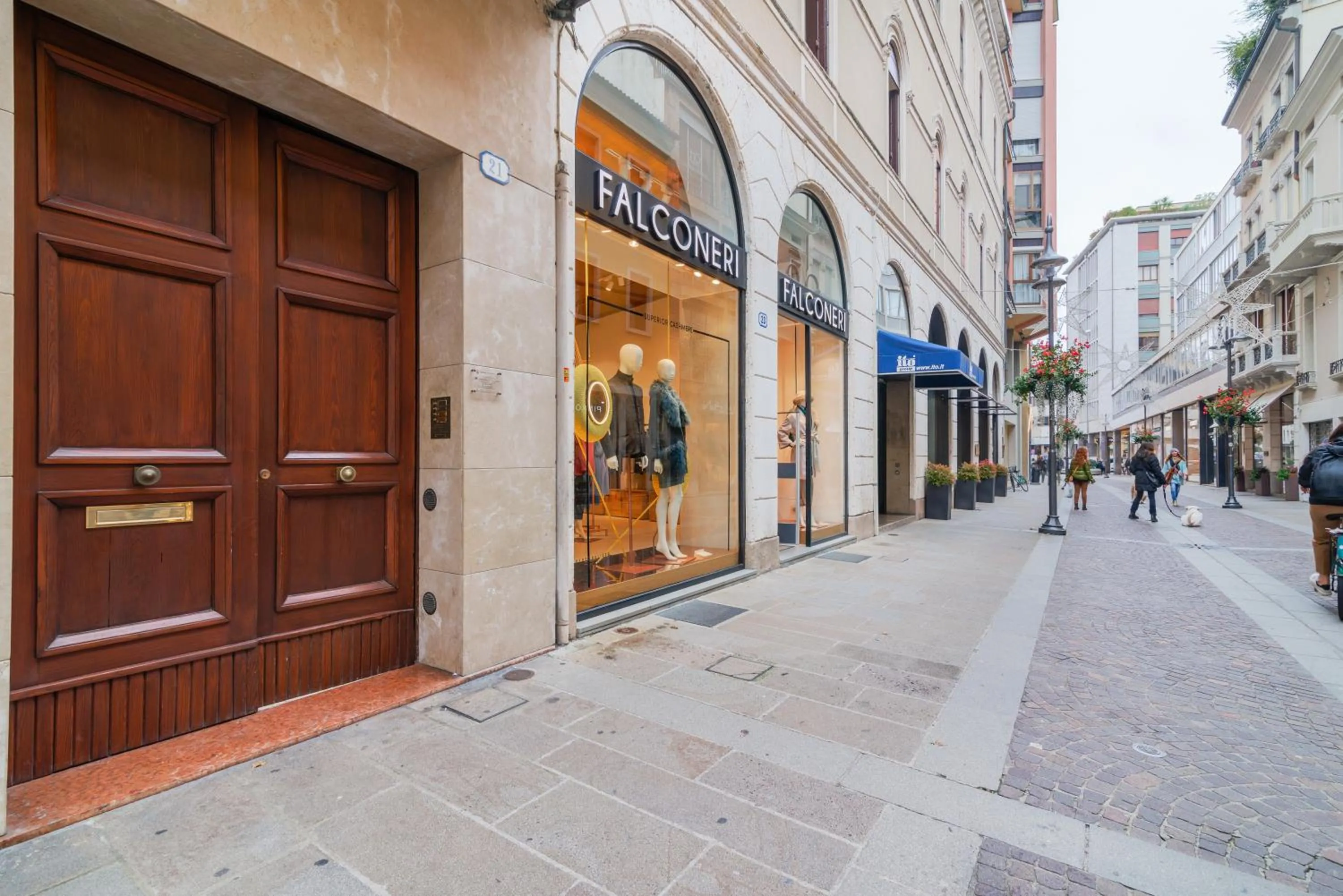 Facade/entrance in GuestHost - San Fermo Luxury Apartment
