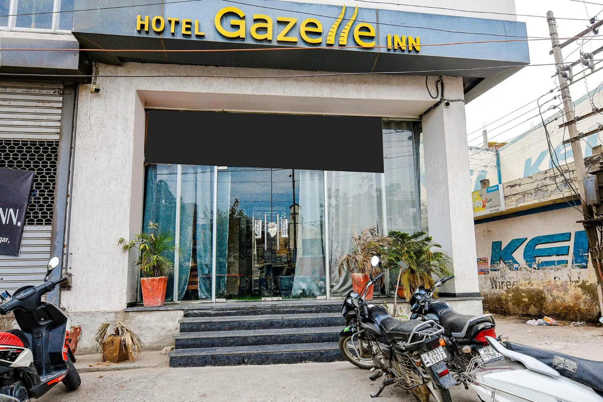 Facade/entrance in FabHotel Gazelle Inn