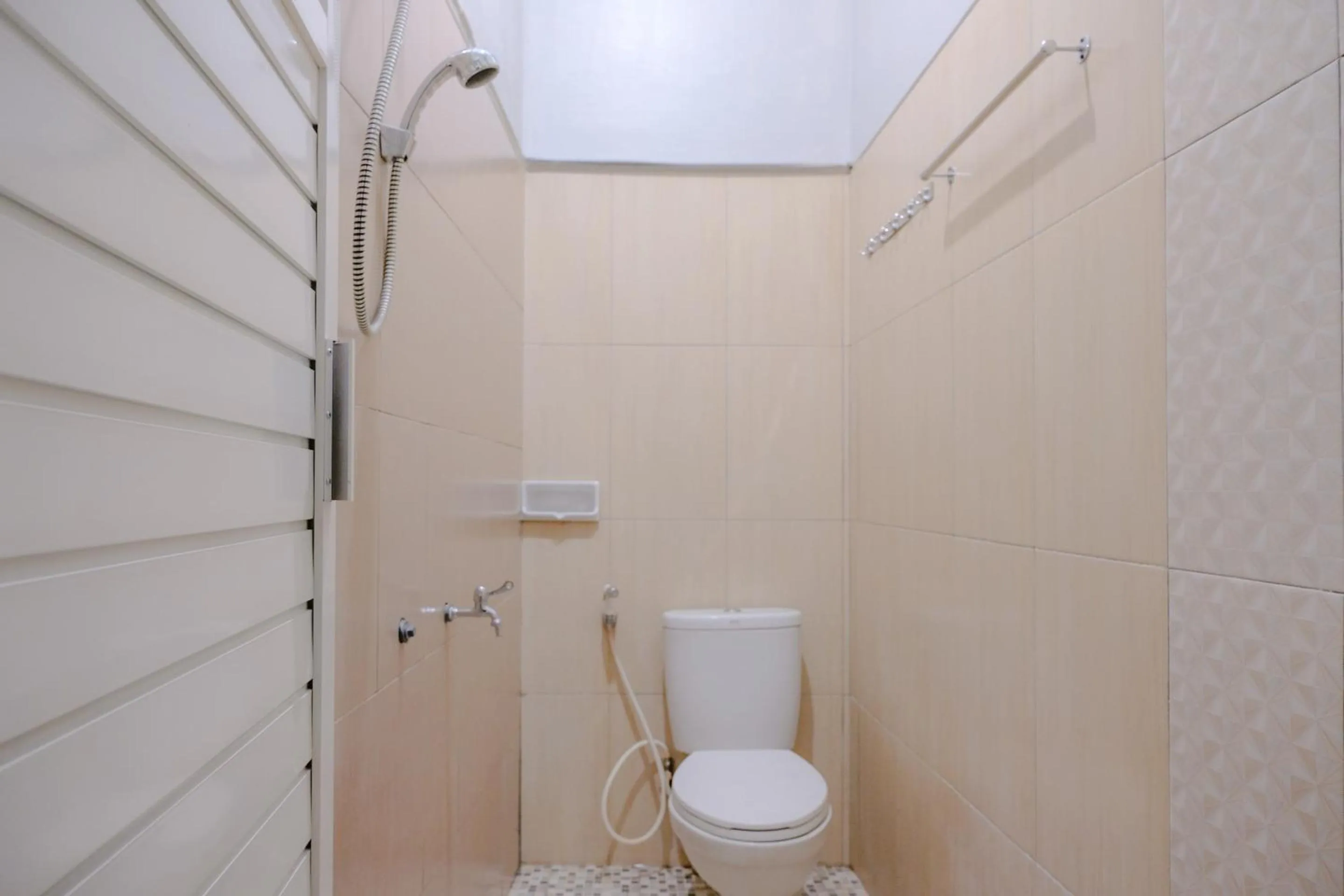 Bathroom in OYO 2376 Tiara Family Residence