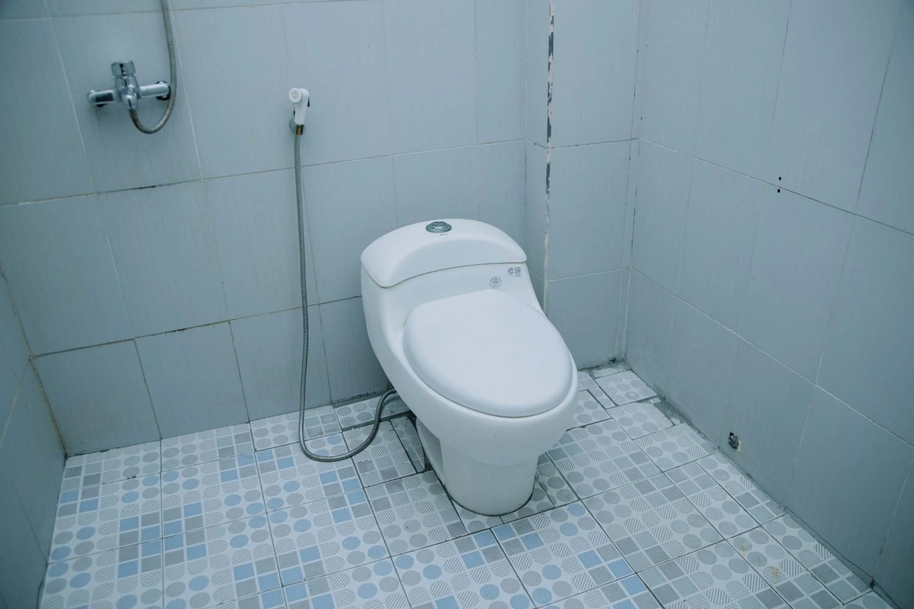 Bathroom in RedDoorz at Hening Homestay