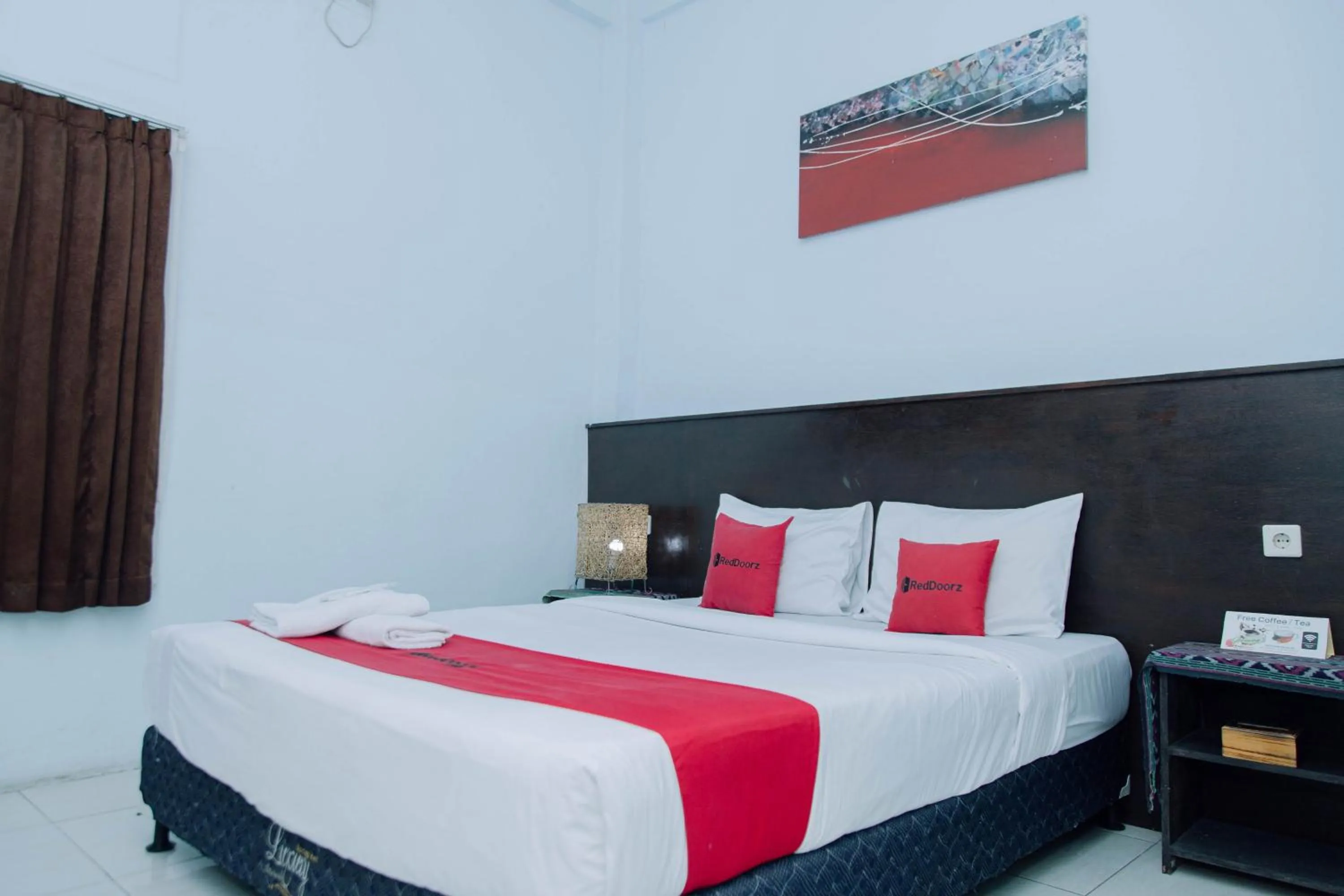 Bedroom, Bed in RedDoorz at Hening Homestay