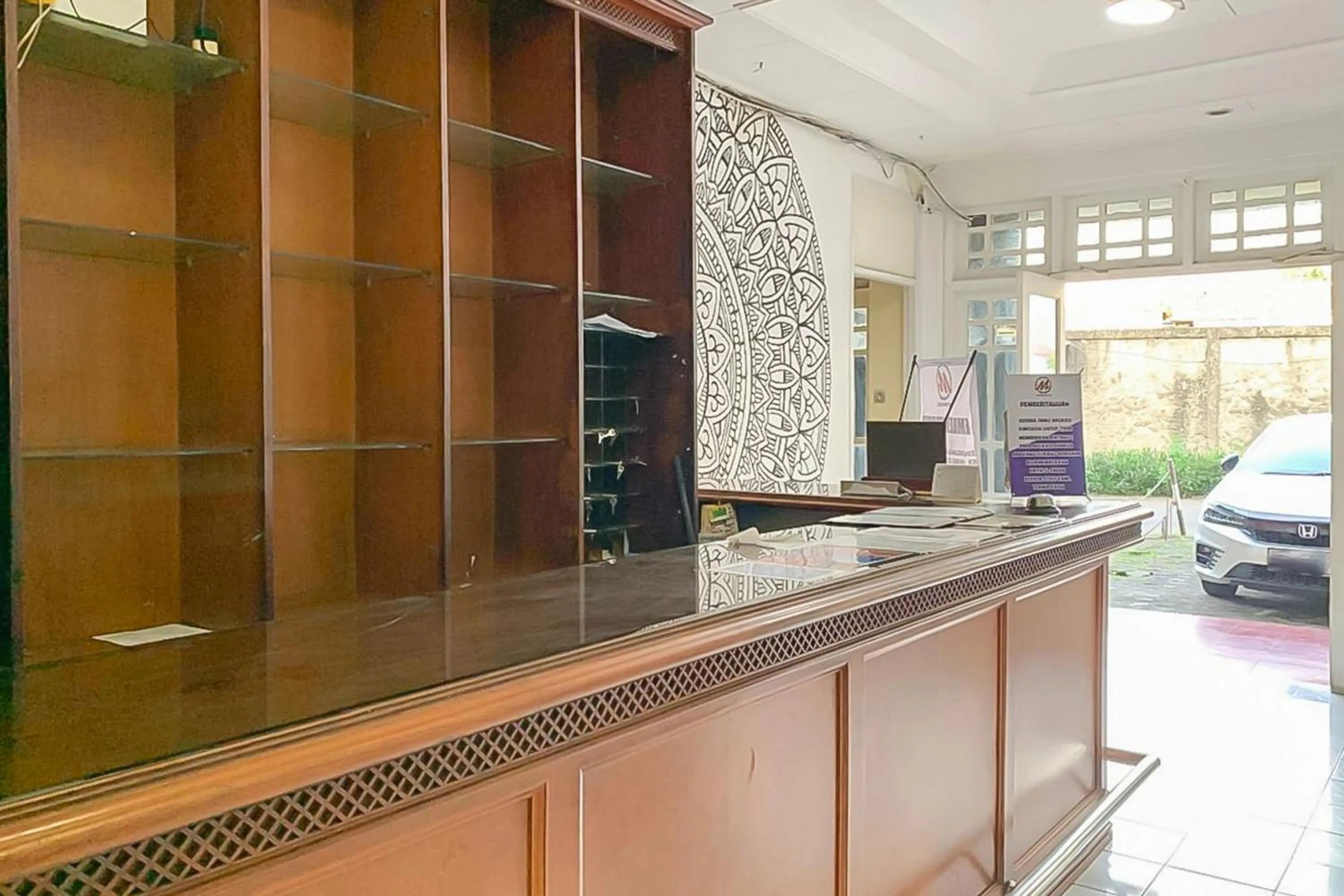 Lobby or reception in RedDoorz near Metro Bandung