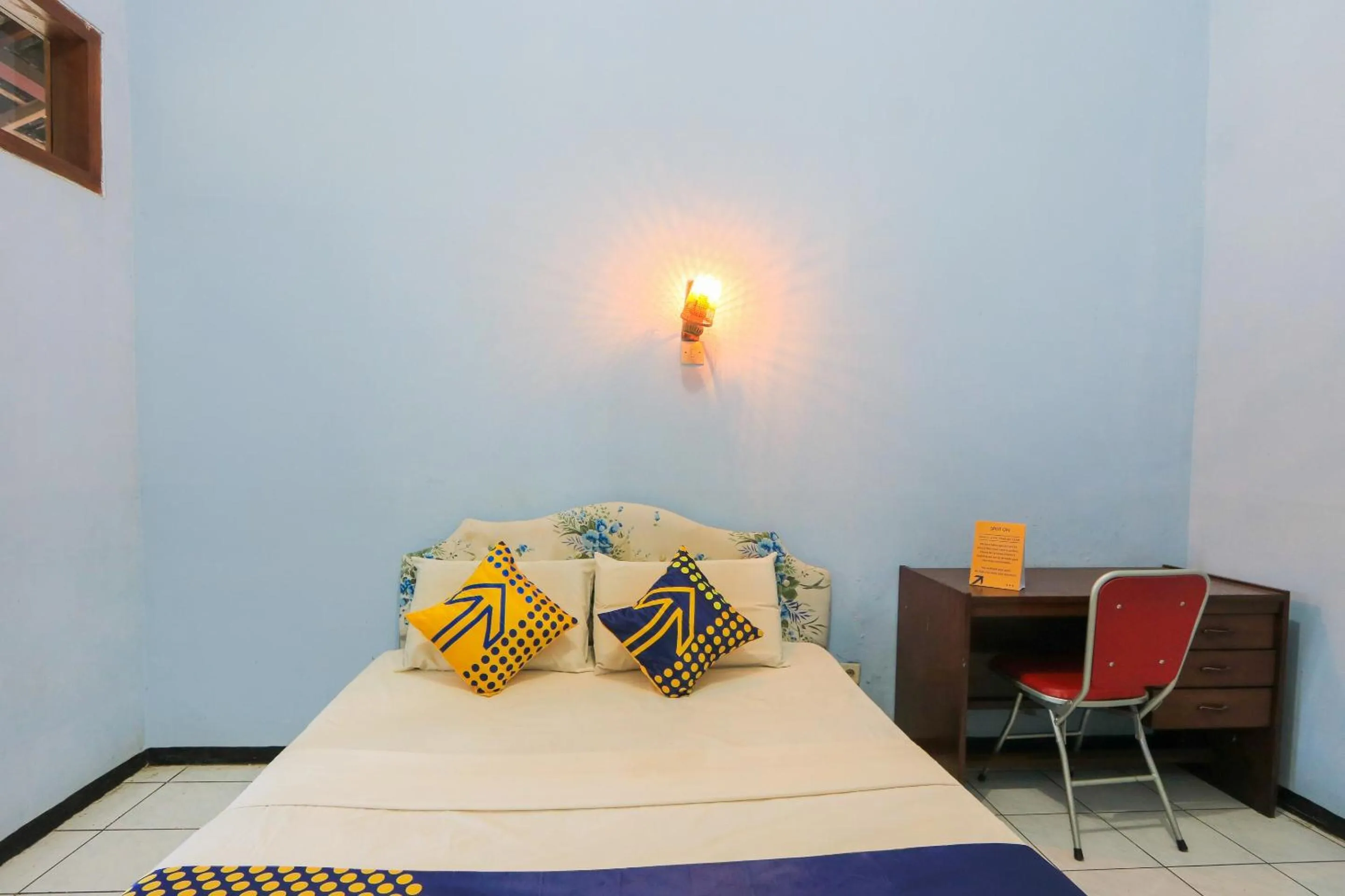 Bedroom, Bed in OYO 2465 Hotel Raung View