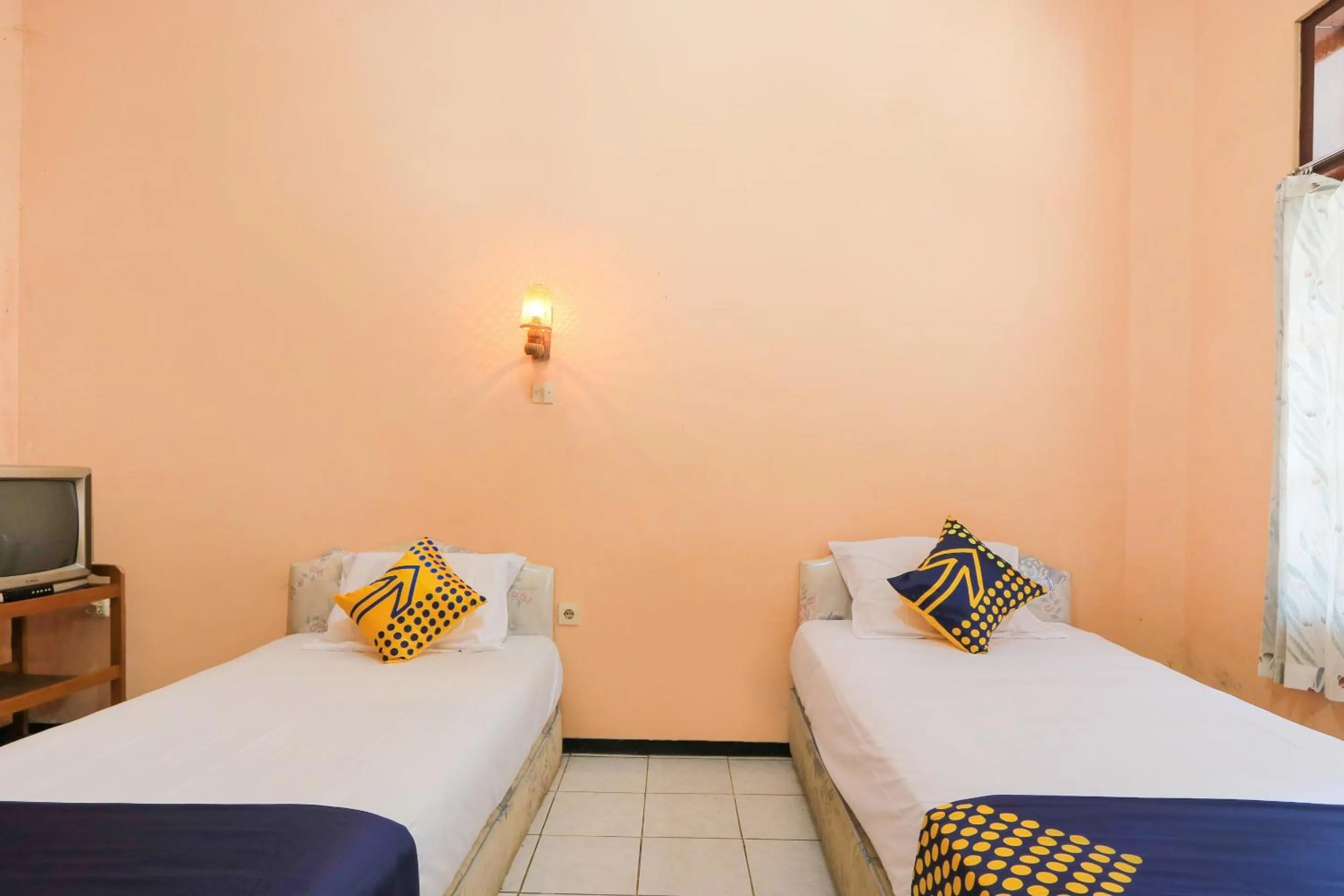 Bedroom, Bed in OYO 2465 Hotel Raung View