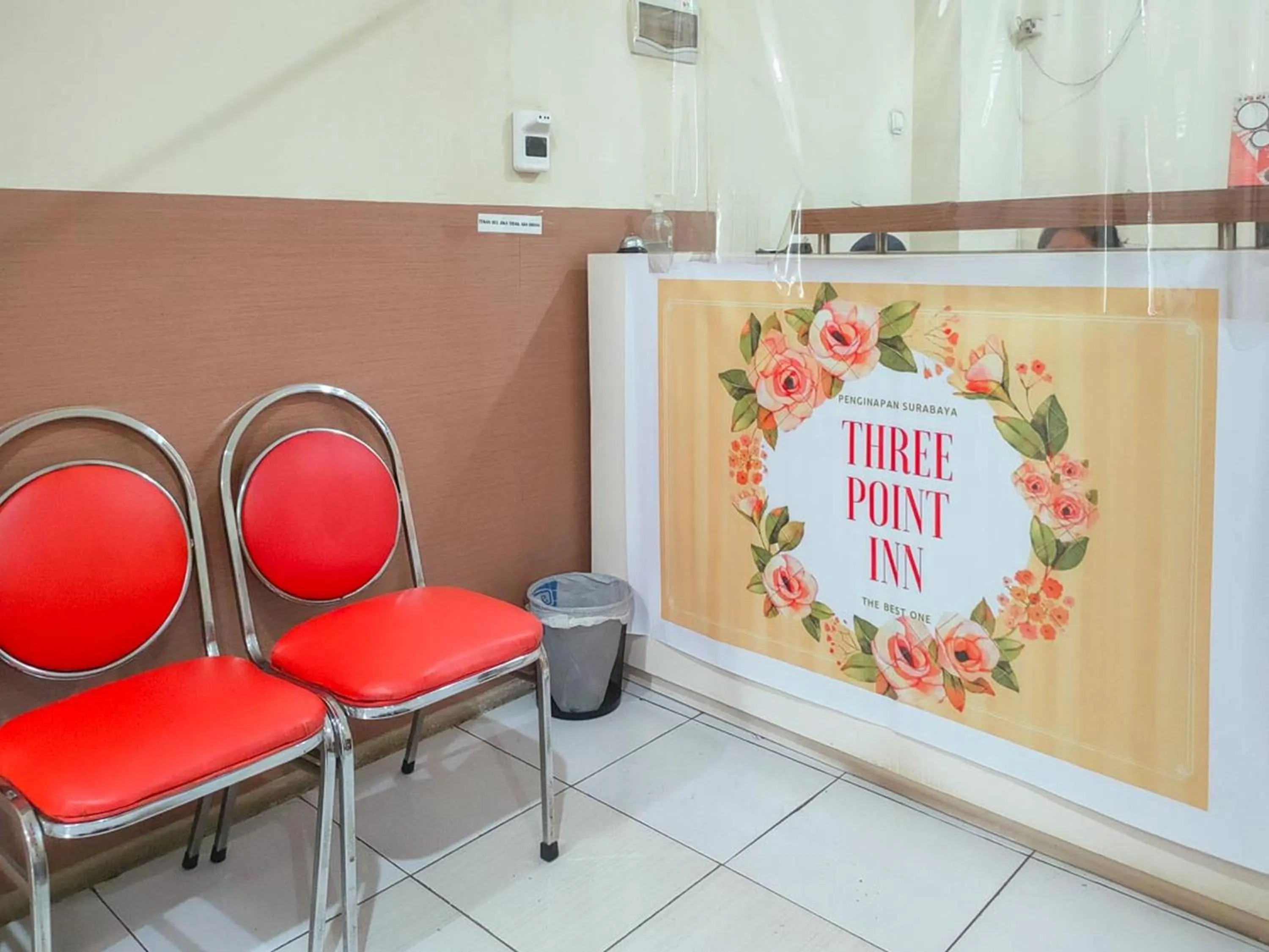 Lobby or reception in RedDoorz near BG Junction Surabaya