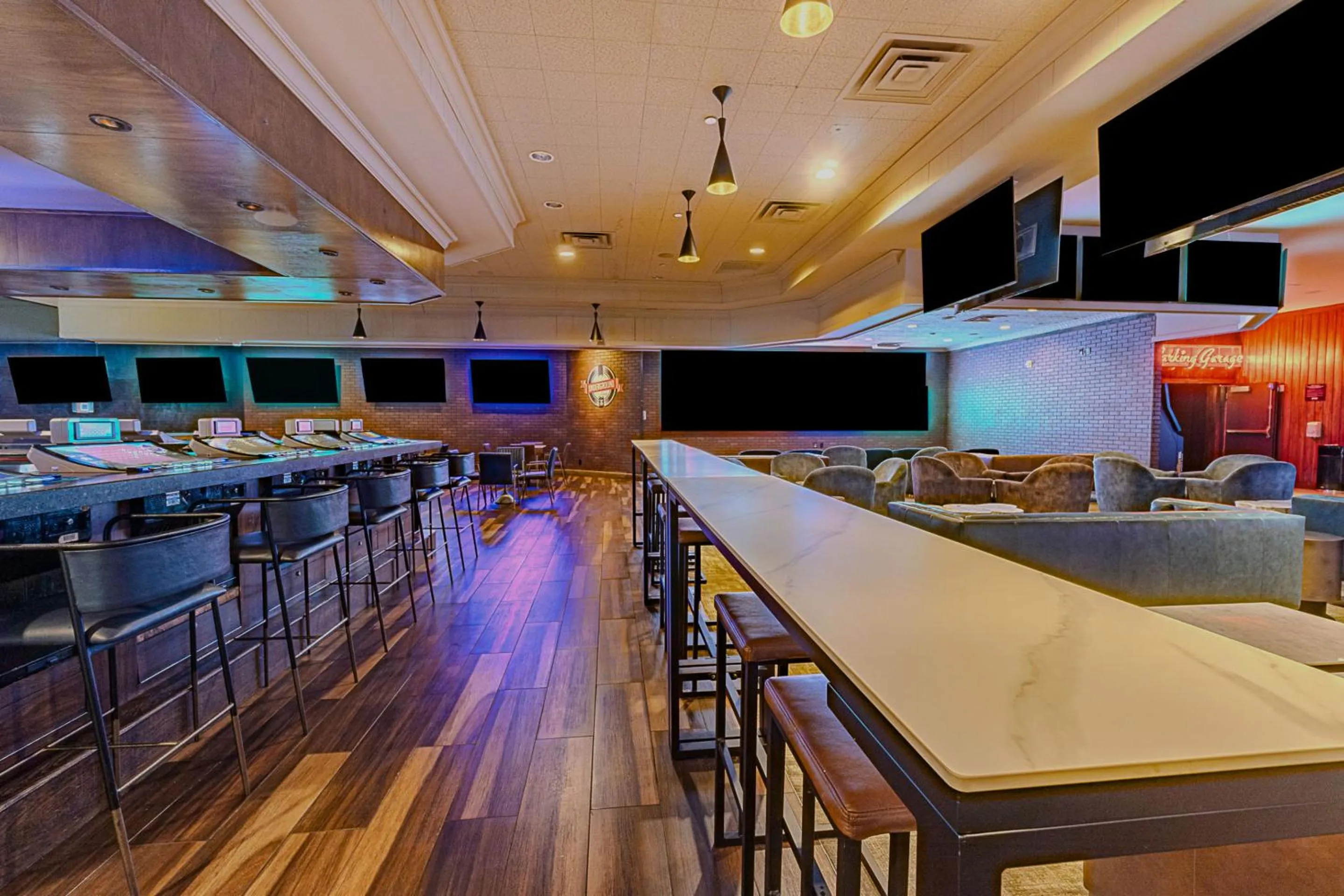 Restaurant/places to eat in OYO Hotel and Casino Las Vegas