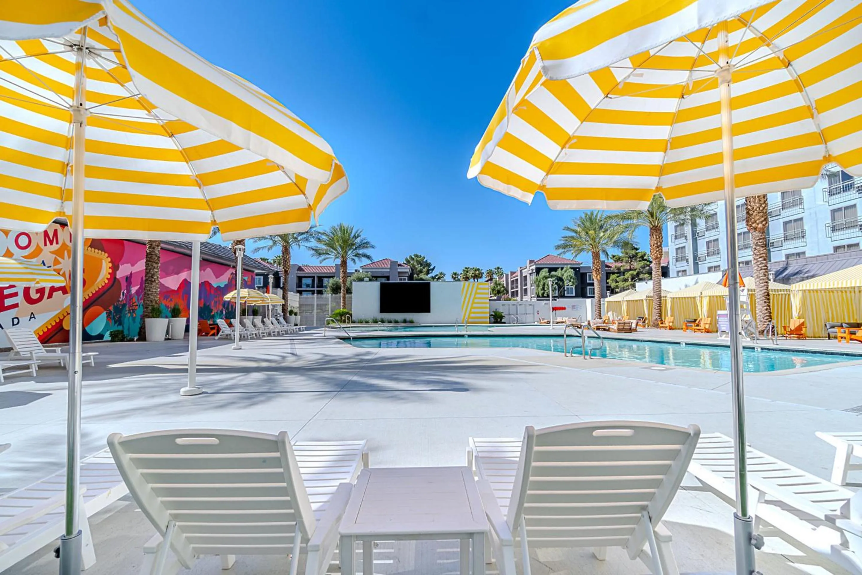 Swimming pool in OYO Hotel and Casino Las Vegas