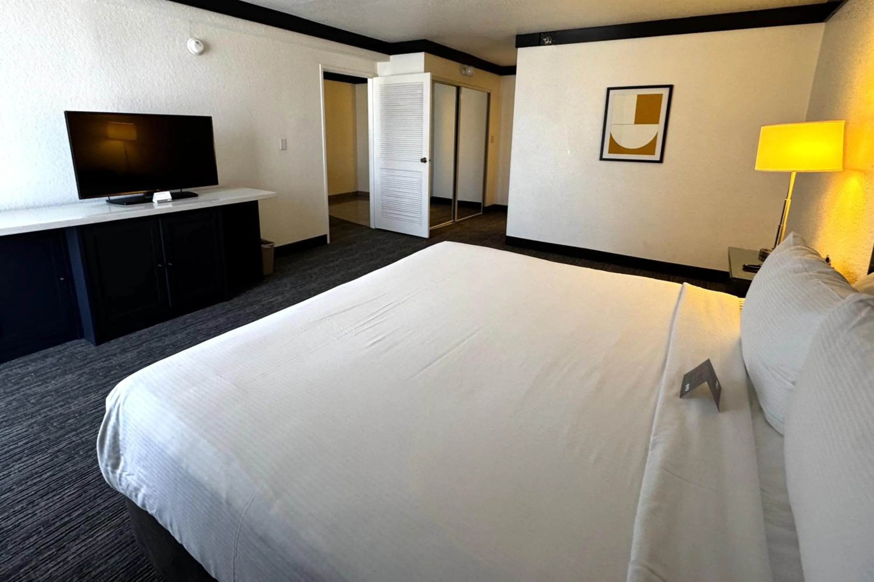 Bedroom, Bed in OYO Hotel and Casino Las Vegas