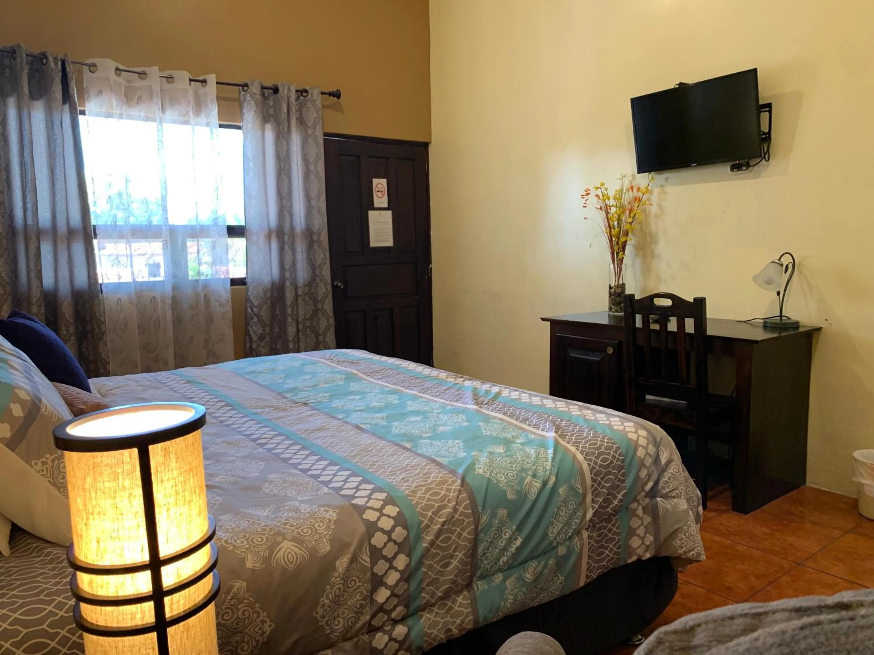 Communal lounge/ TV room, Bed in Zafra Hotel