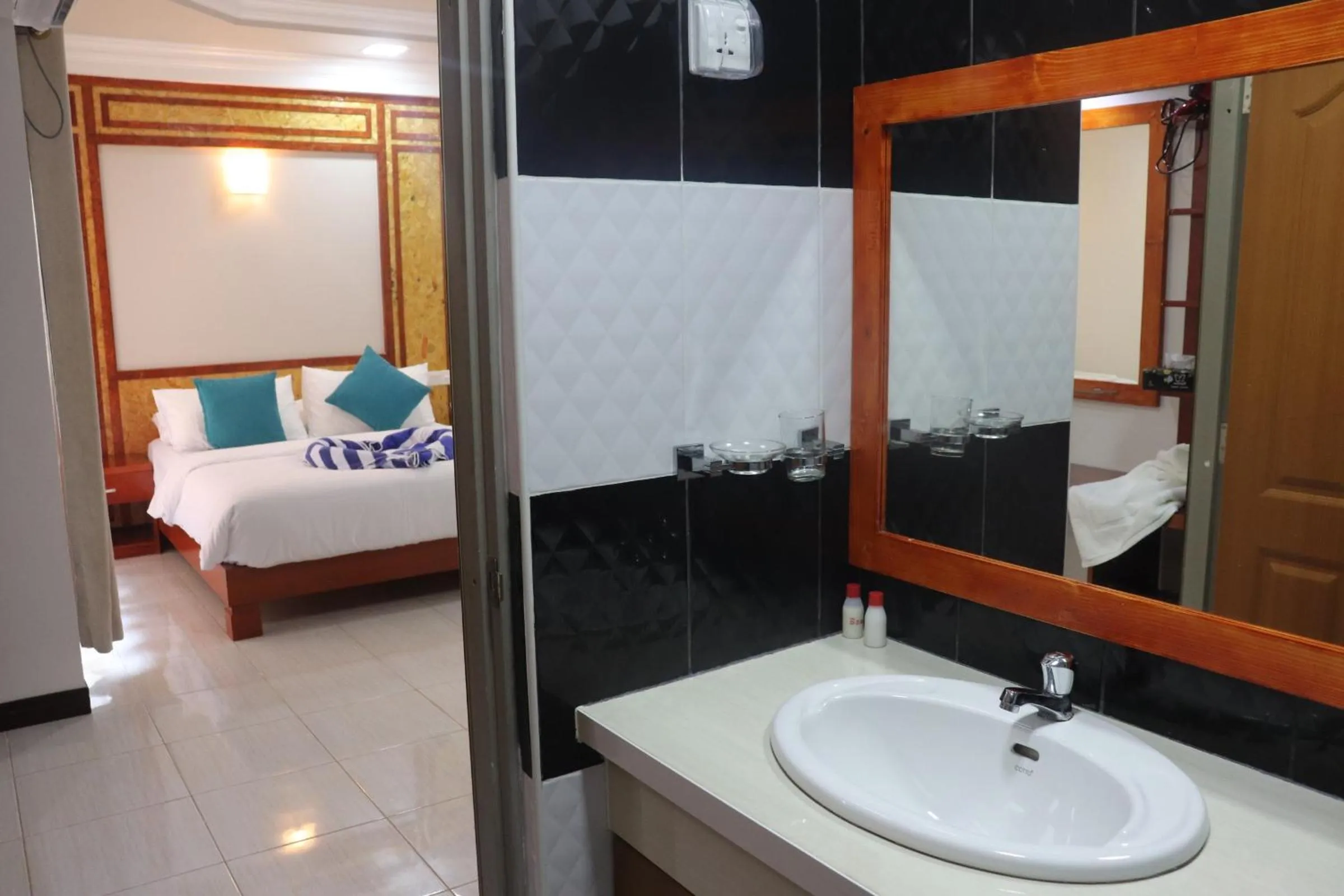 Bathroom, Bed in Athens View