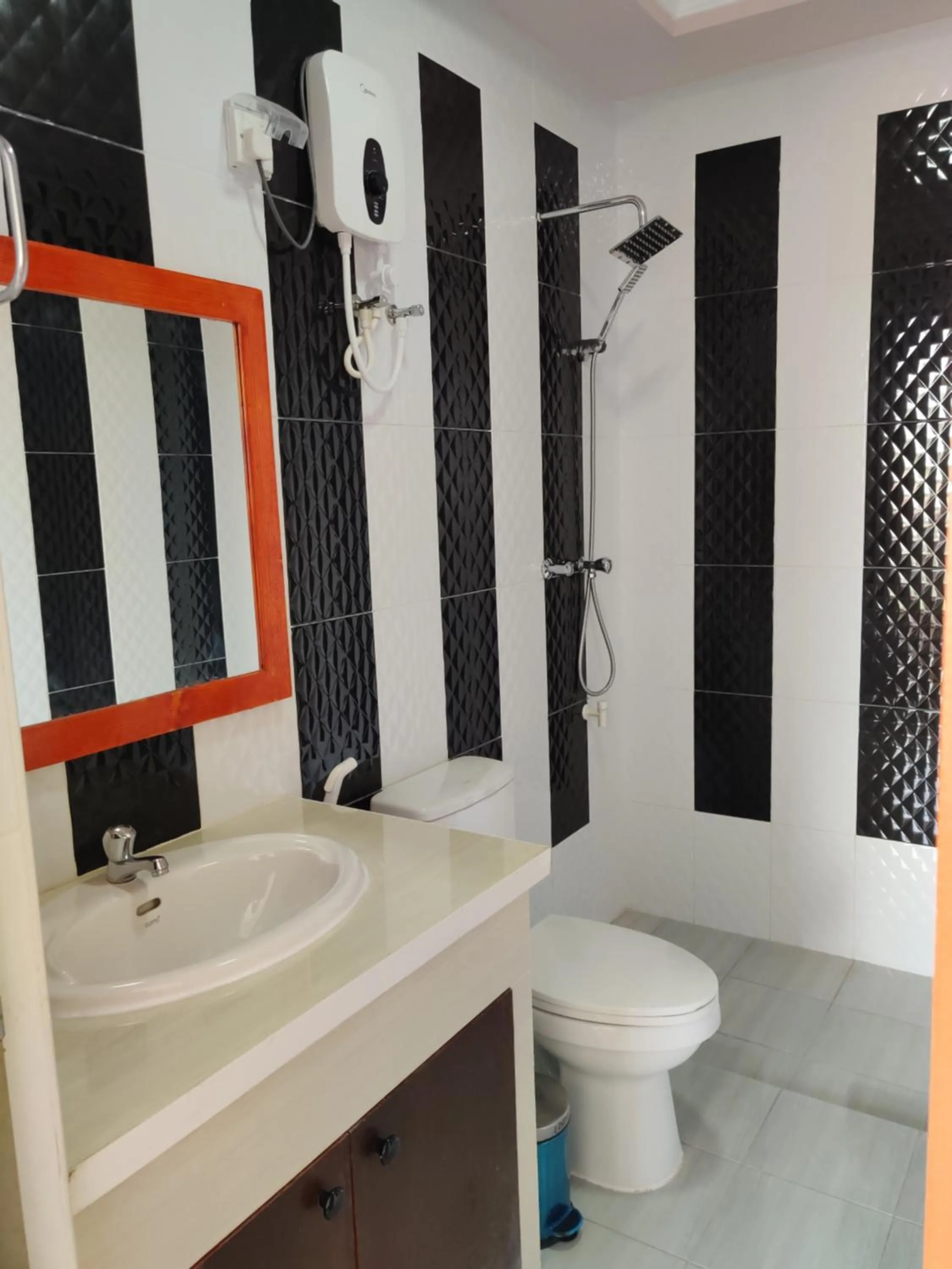 Shower in Athens View