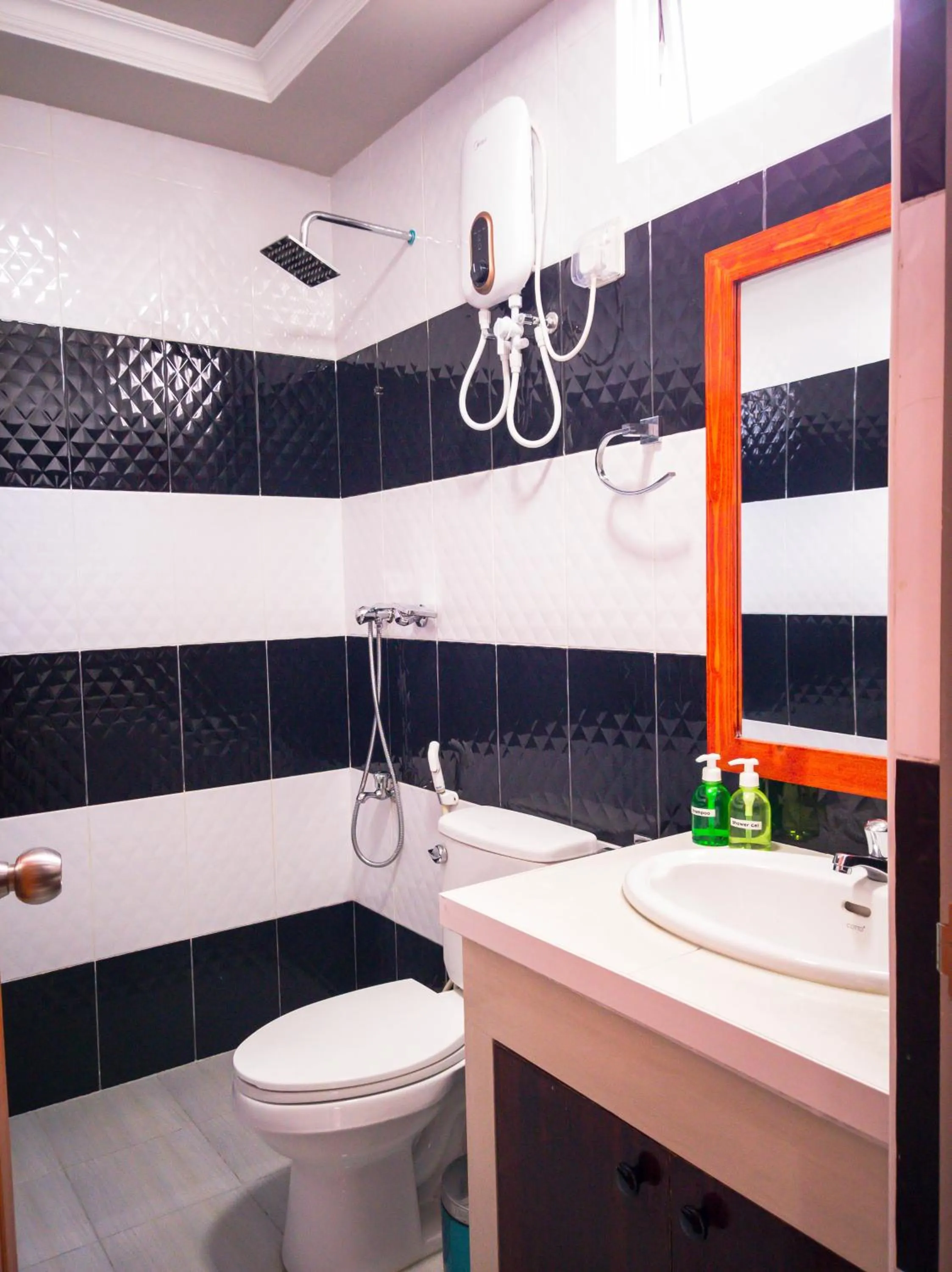 Shower in Athens View