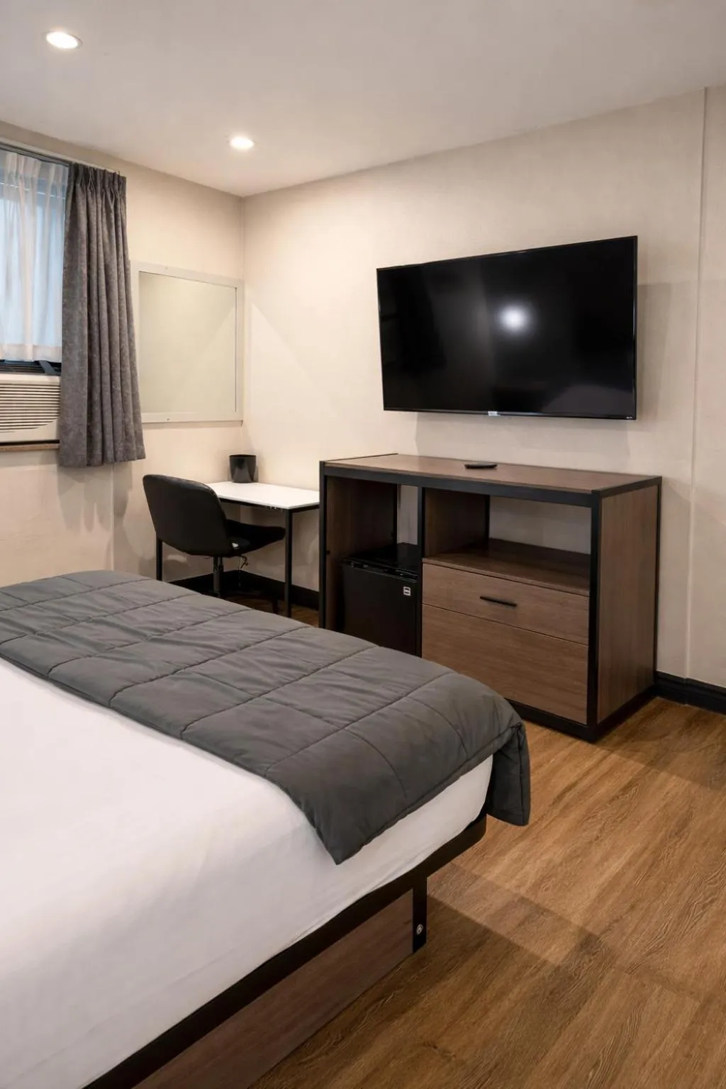 Bed in Cabana Hotel Yankee Stadium