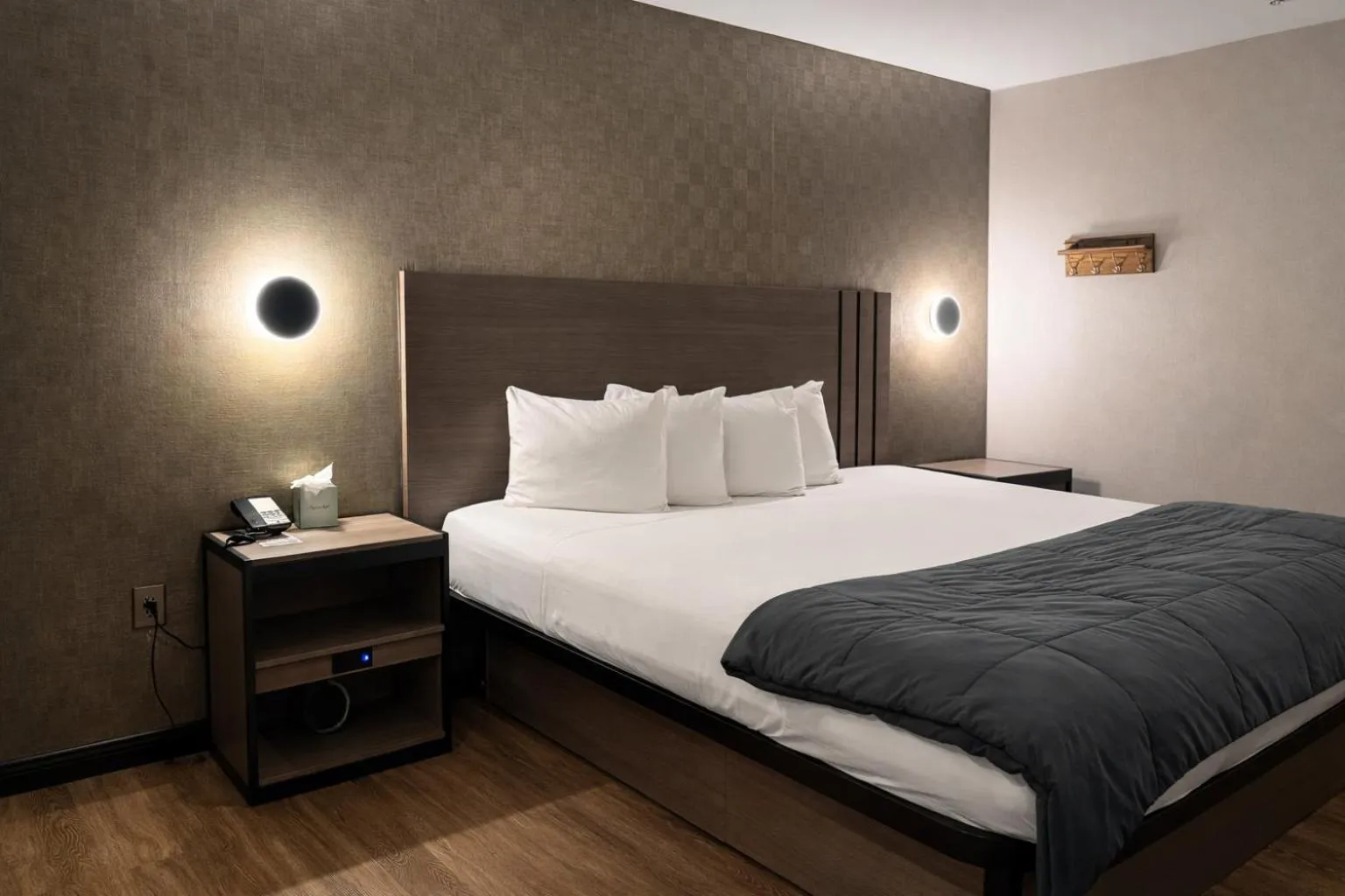 Bed in Cabana Hotel Yankee Stadium