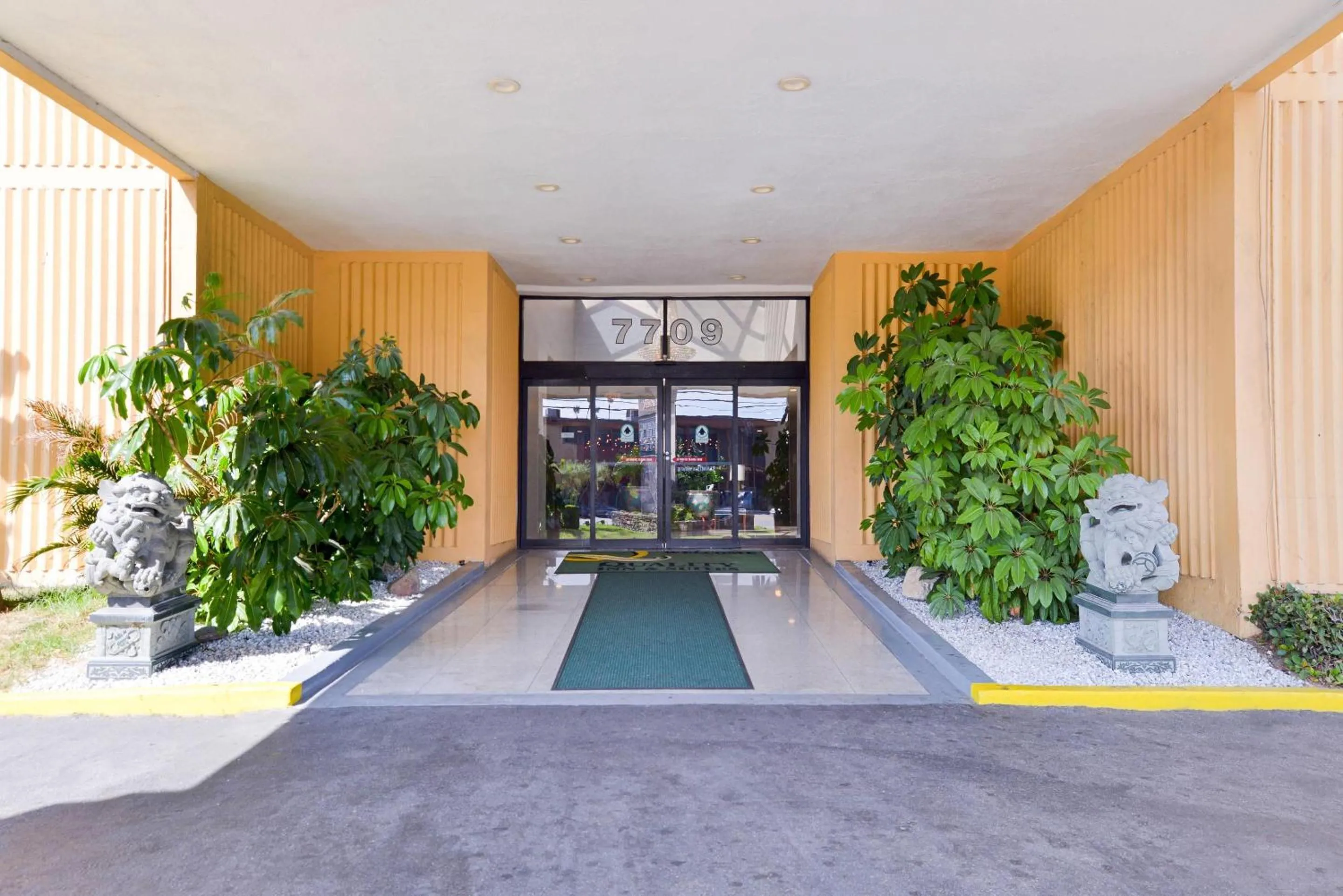 Property building in Quality Inn & Suites Montebello - Los Angeles