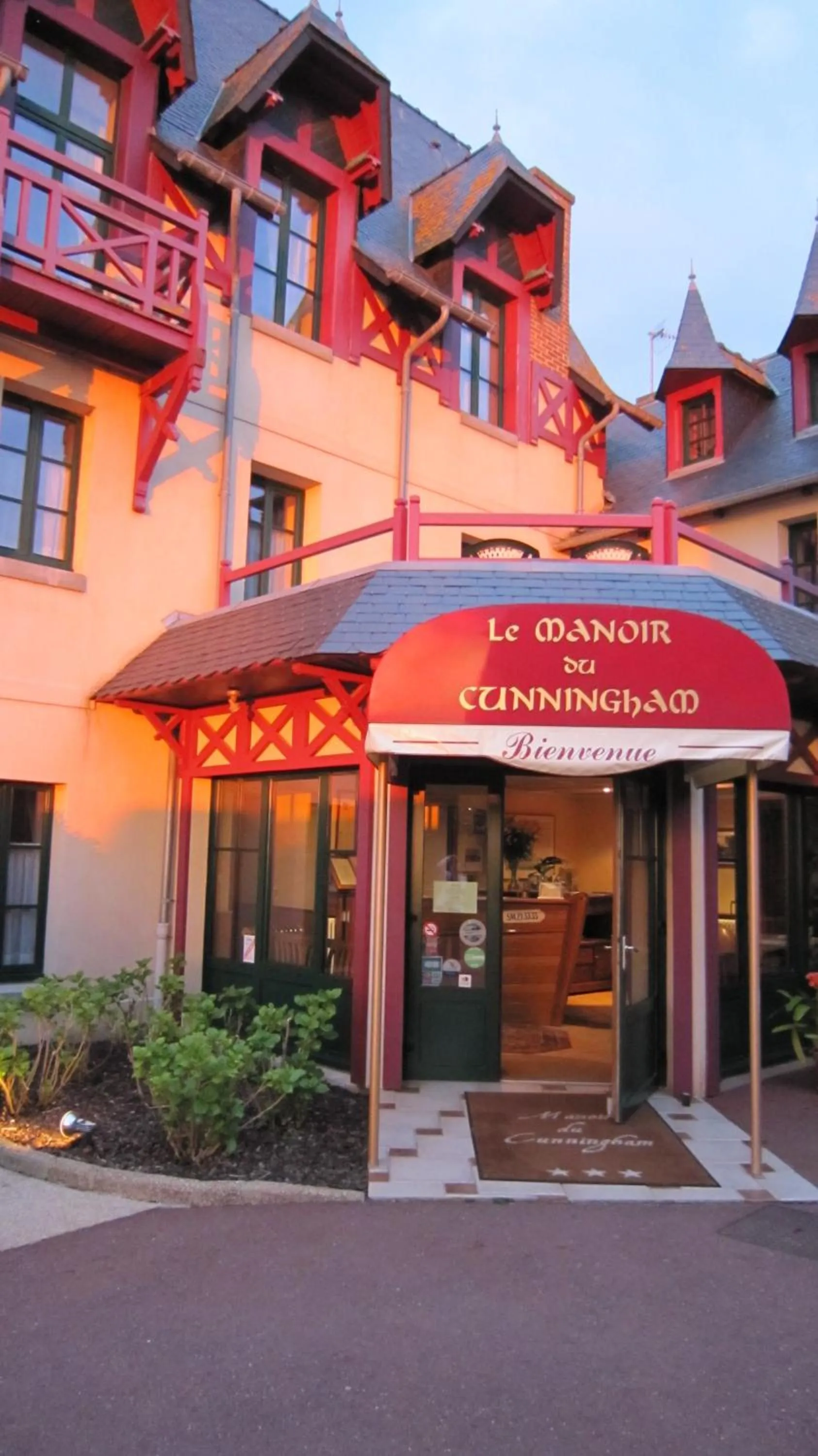 Facade/entrance in Manoir Du Cunningham