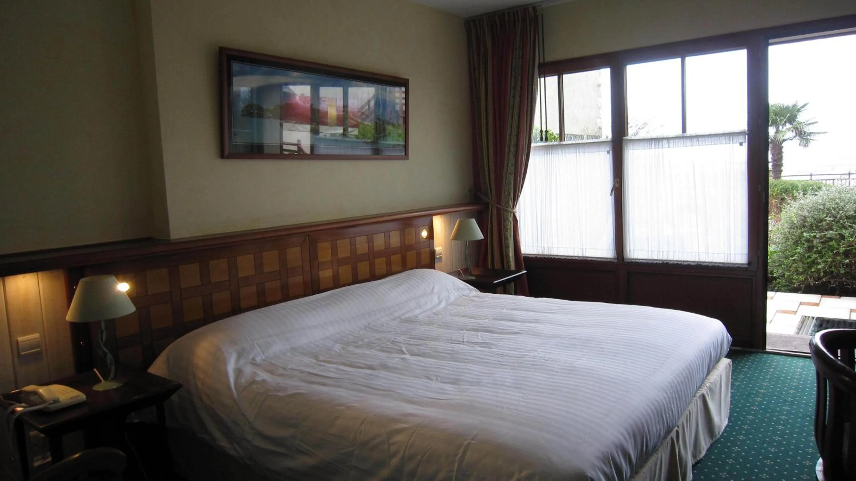 Photo of the whole room, Bed in Manoir Du Cunningham