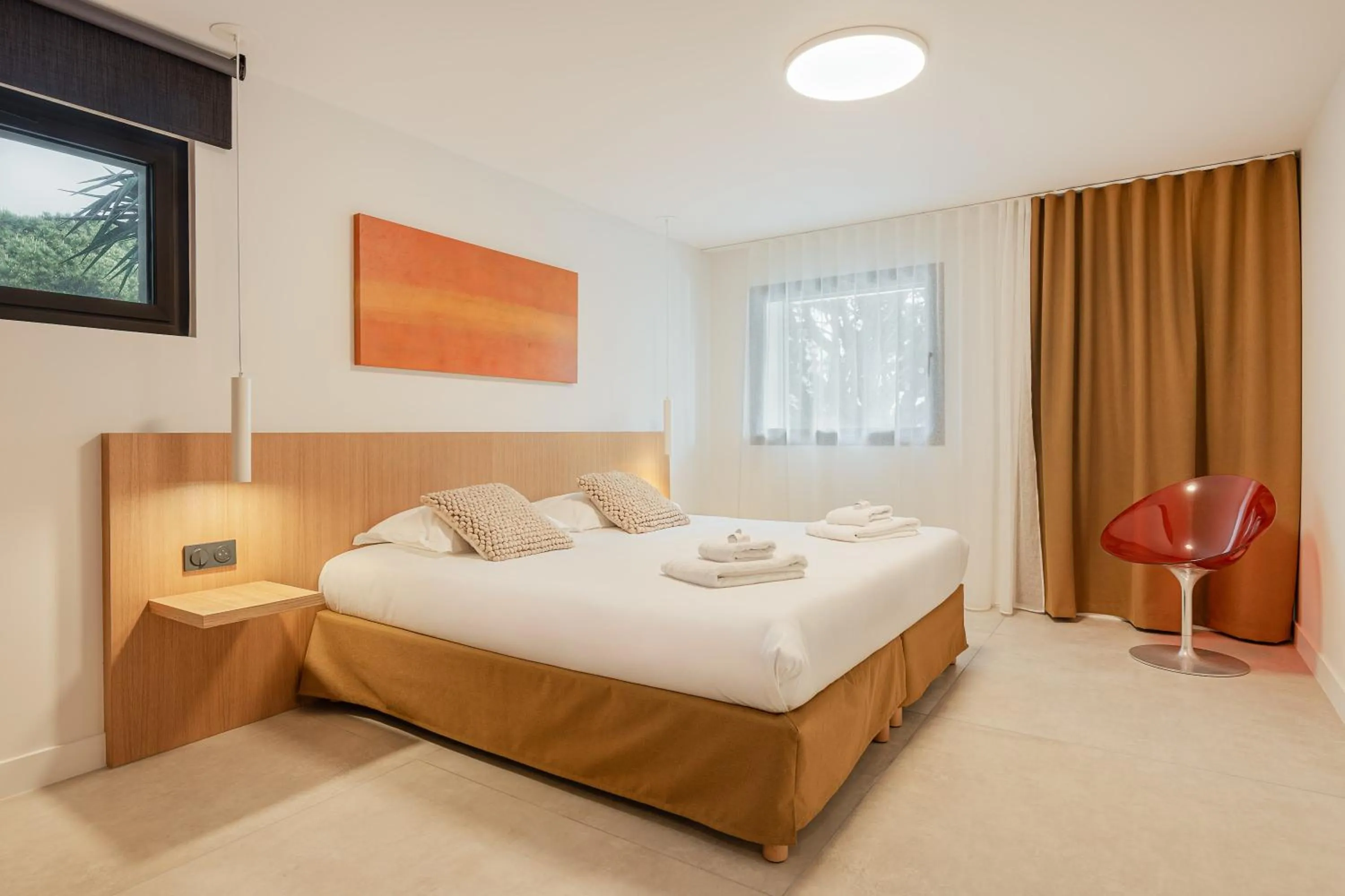 Photo of the whole room, Bed in Grand Hotel Du Golfe - Spa & Restaurant