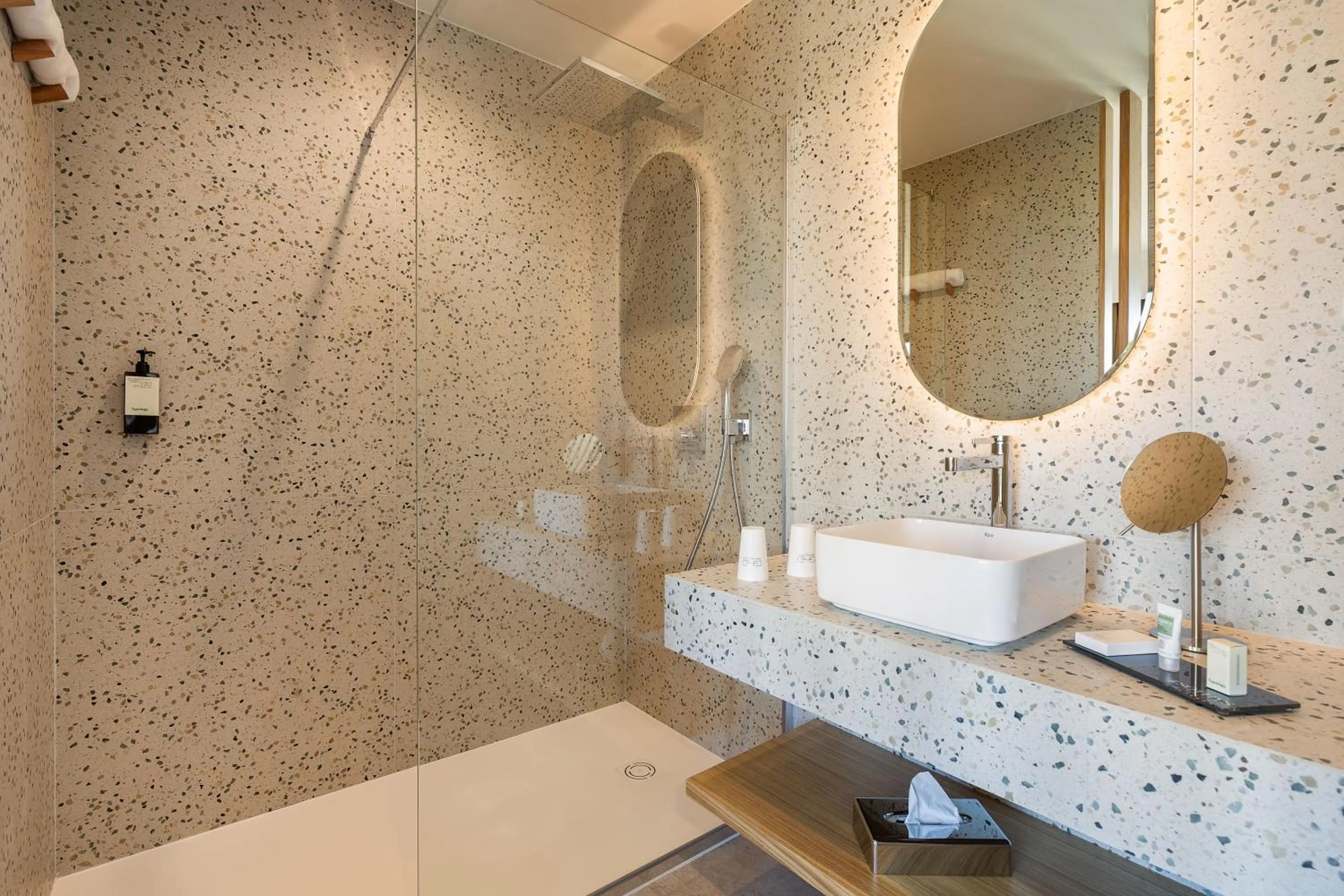 Shower in Grand Hotel Du Golfe - Spa & Restaurant