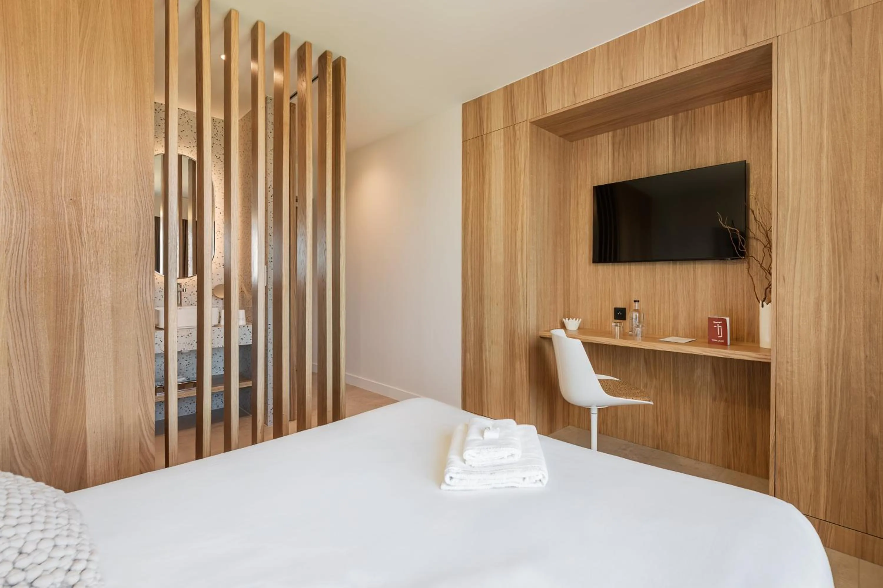 Photo of the whole room, Bed in Grand Hotel Du Golfe - Spa & Restaurant