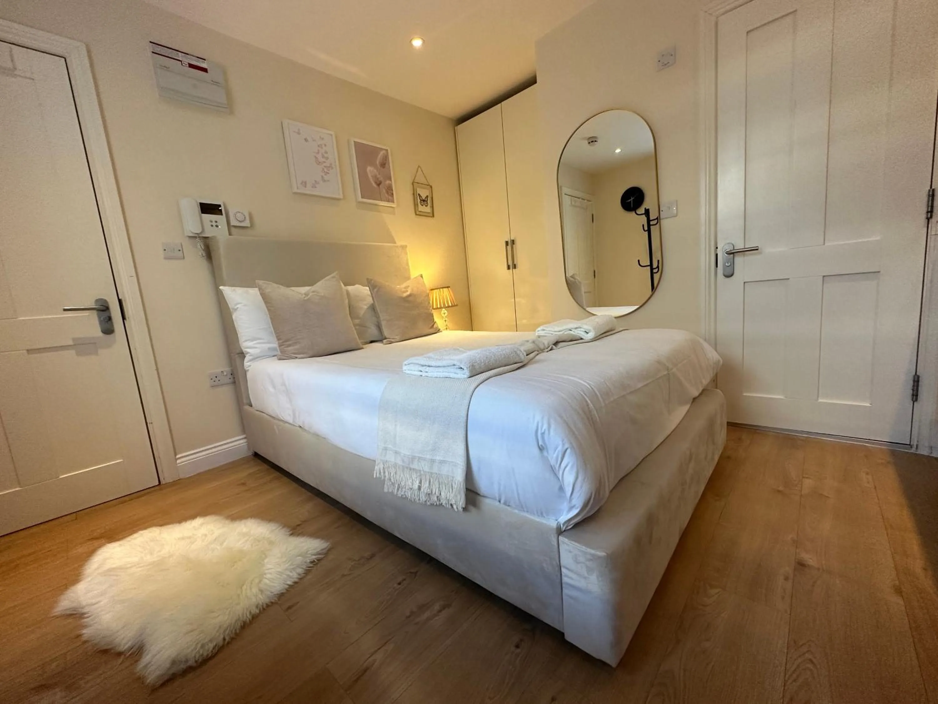 Photo of the whole room in Gloucester Place - Baker Street