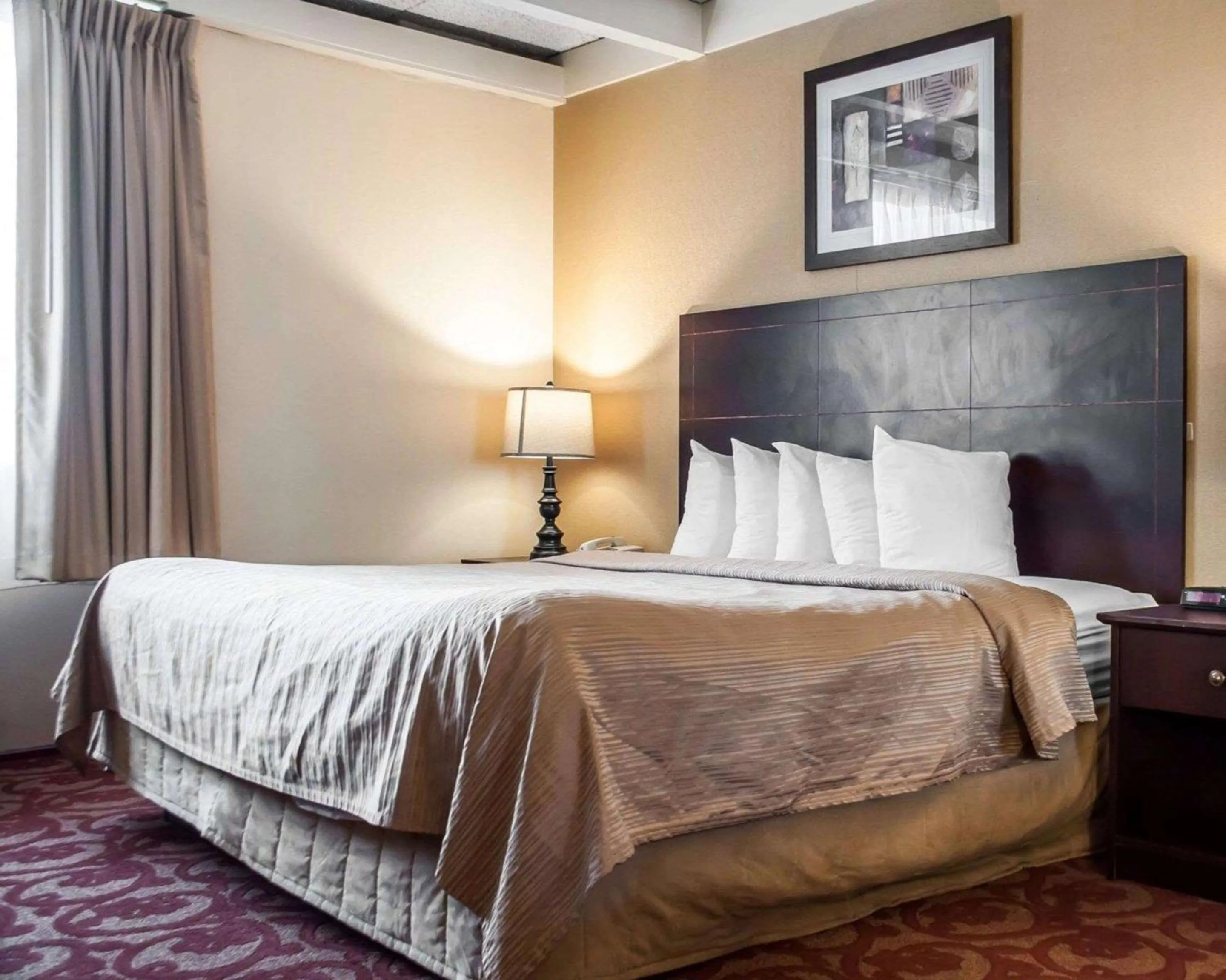 Photo of the whole room, Bed in Quality Inn Buffalo Airport