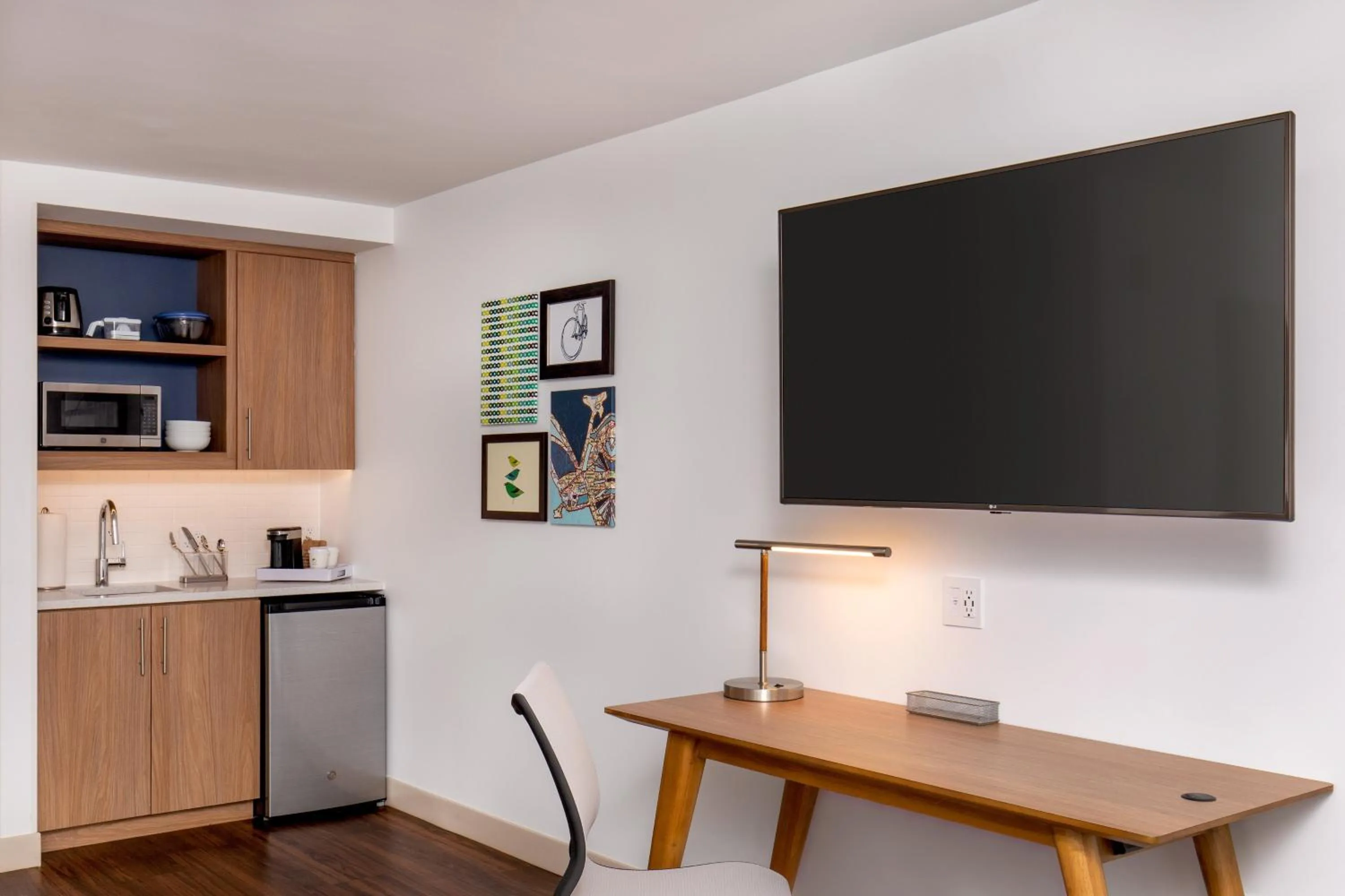 Photo of the whole room in Element Chelmsford