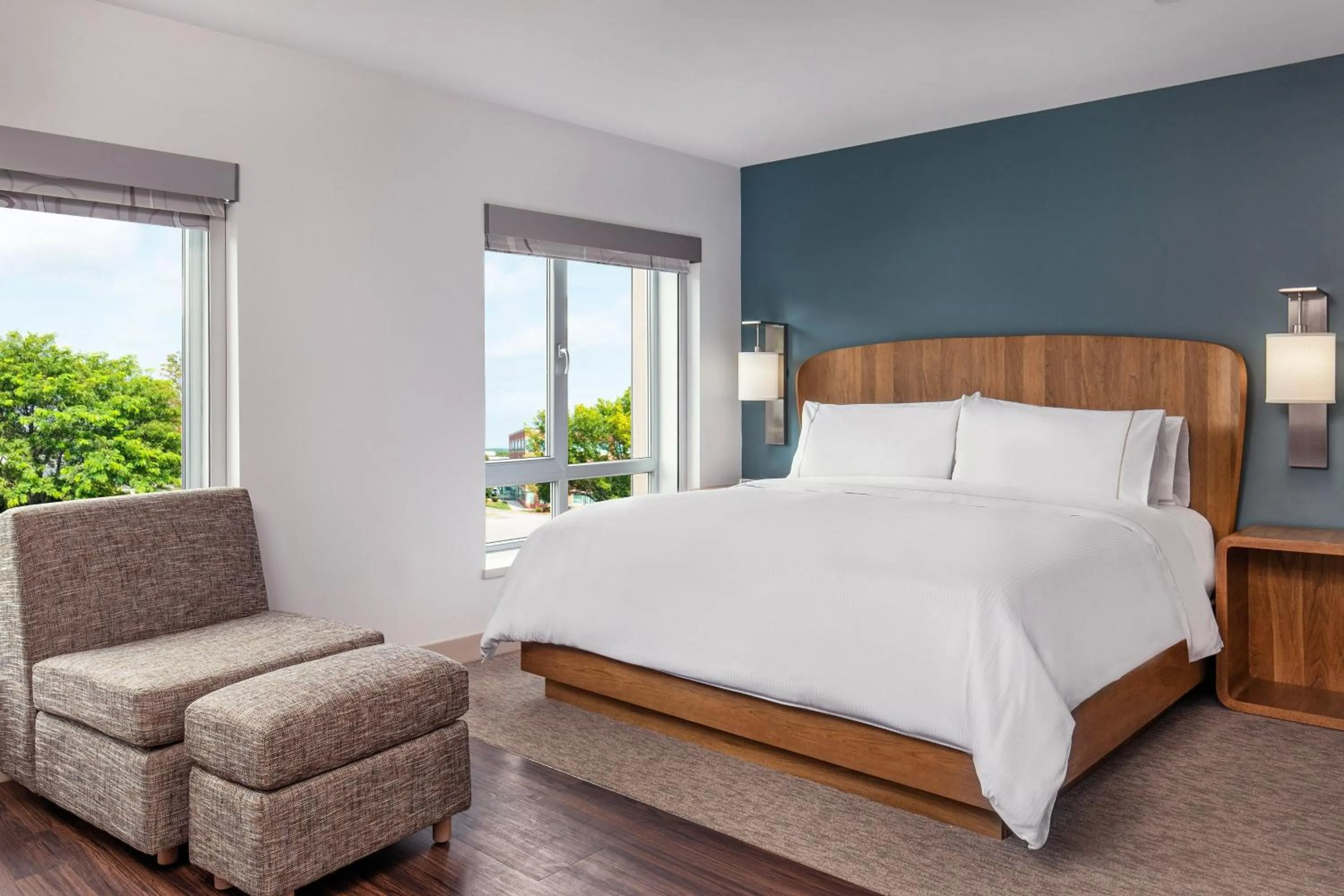 Photo of the whole room, Bed in Element Chelmsford