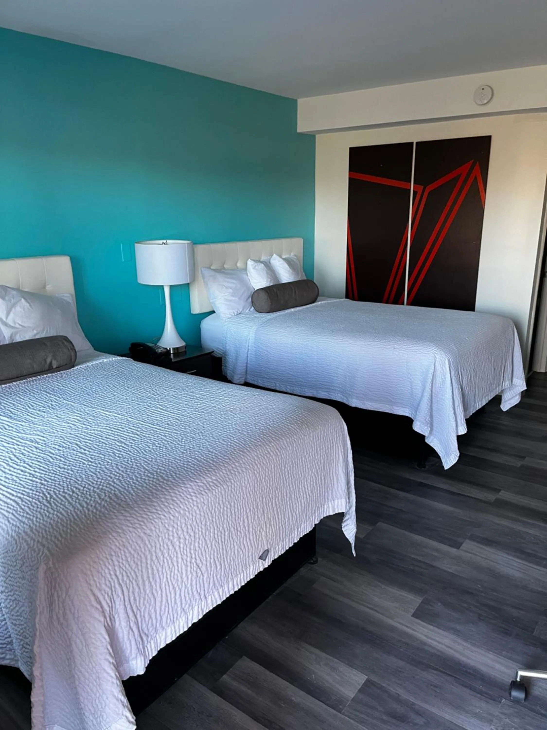 Bed in Howard Johnson by Wyndham Rocky Hill