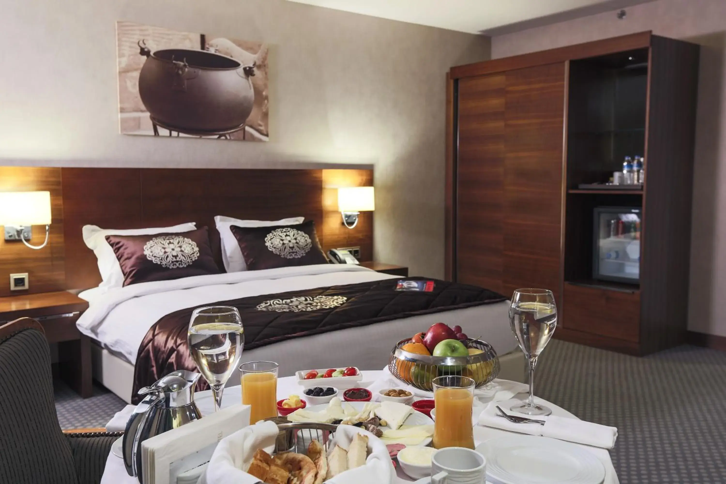 King Suite with Spa Bath in Nevali Hotel & Convention Center King Suite with Spa Bath in Nevali Hotel & Convention Center