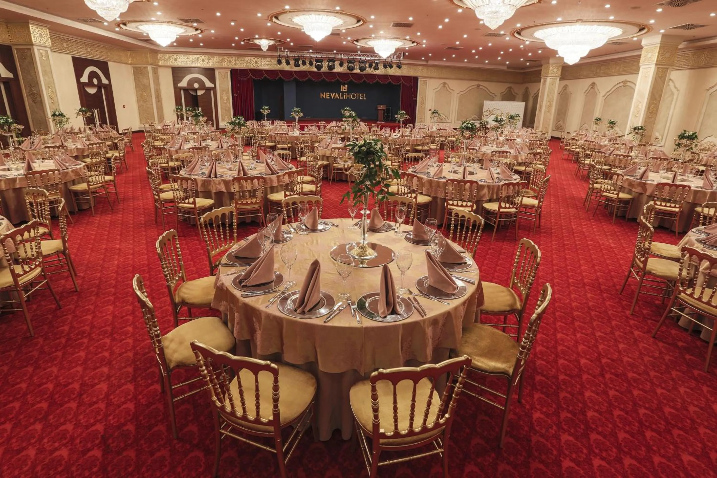 Restaurant/places to eat in Nevali Hotel & Convention Center