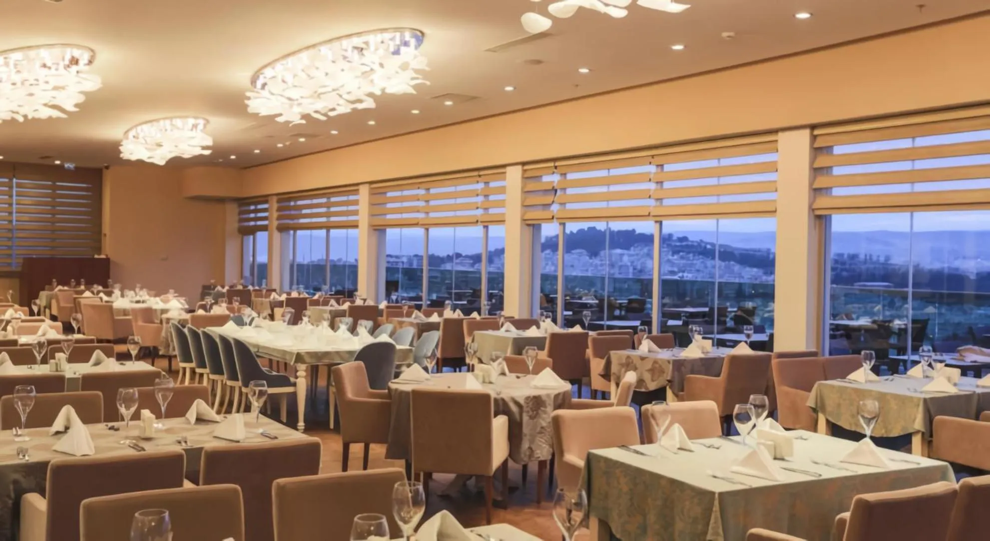 Restaurant/places to eat in Nevali Hotel & Convention Center