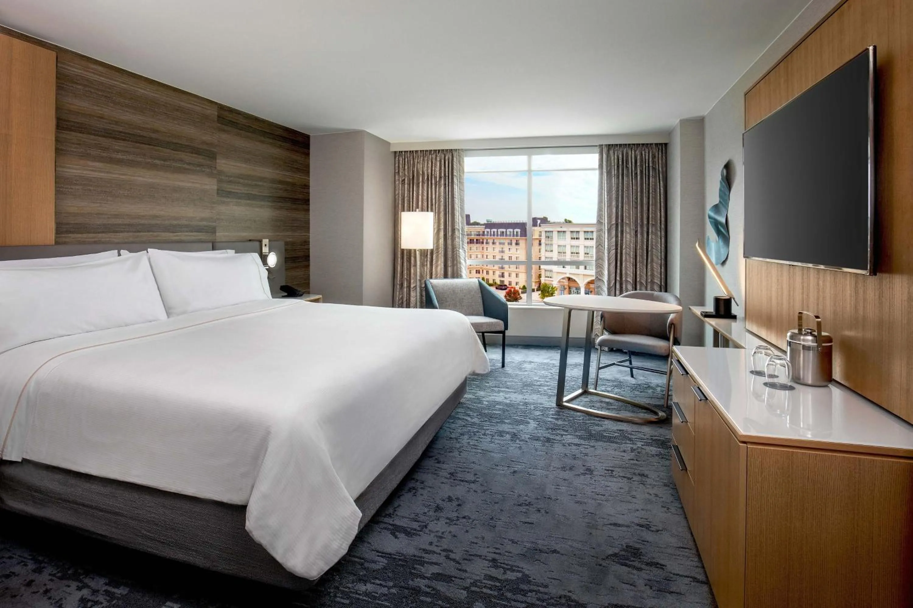 Photo of the whole room, Bed in The Westin Annapolis