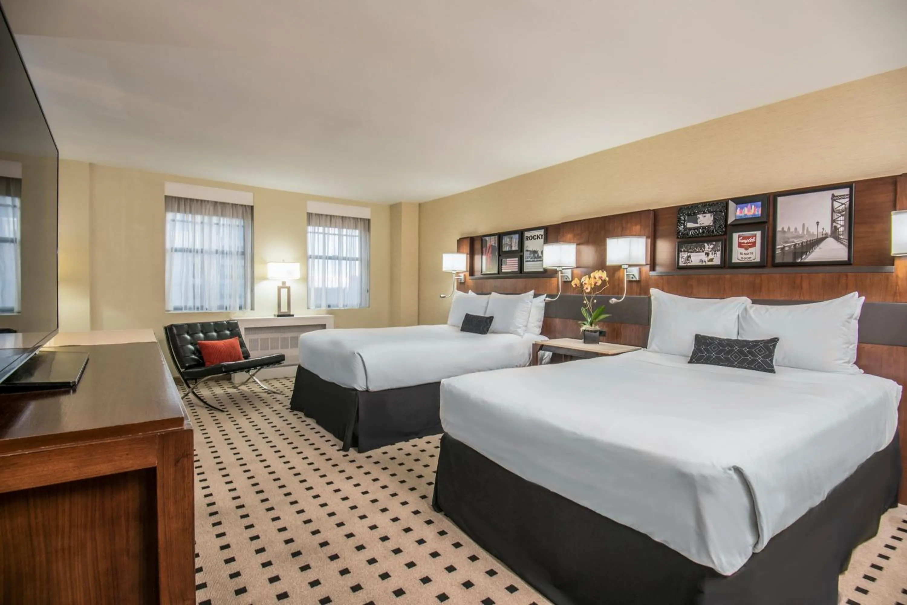 Photo of the whole room, Bed in The Warwick Hotel Rittenhouse Square Philadelphia
