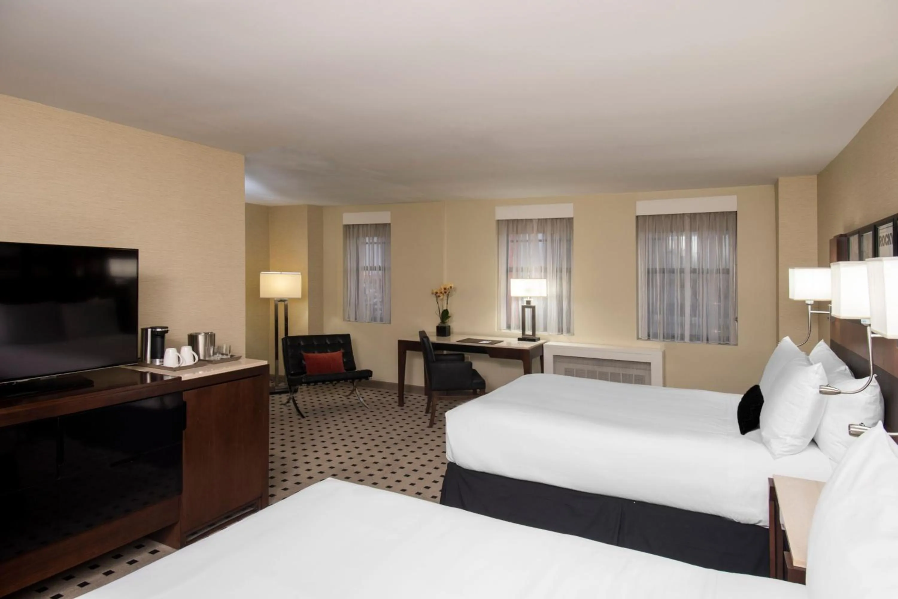 Bedroom, Bed in The Warwick Hotel Rittenhouse Square Philadelphia