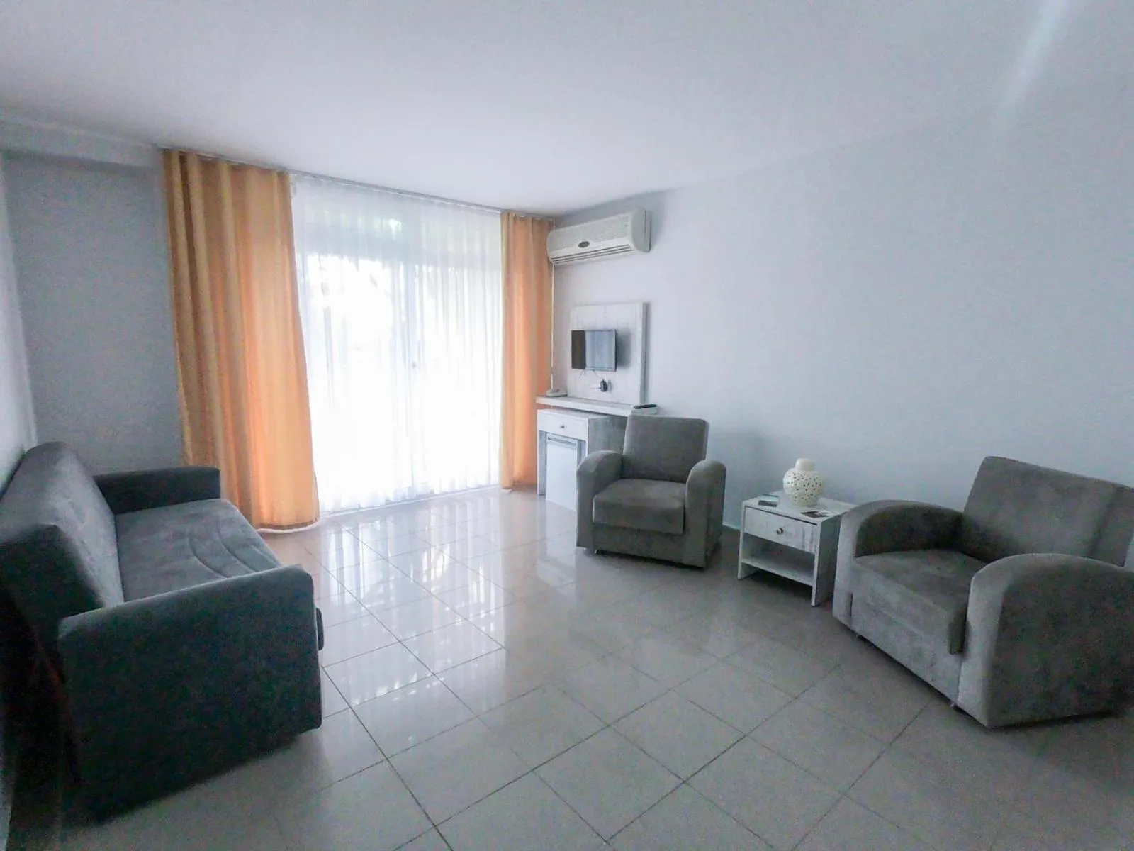 Communal lounge/ TV room in Afytos Akcay Tatil Koyu