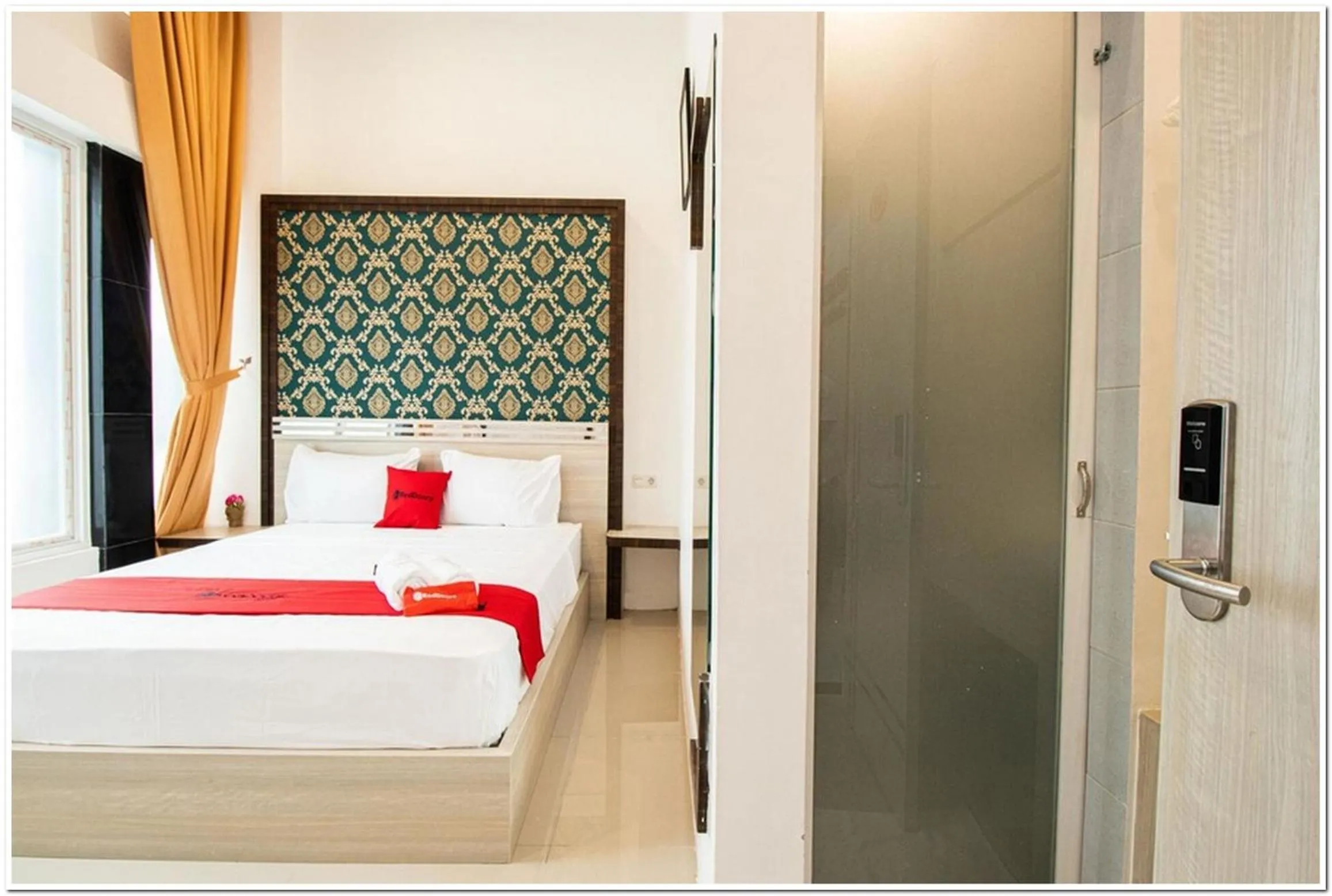 Bedroom, Bed in RedDoorz Plus @ Centrium Katamso Medan