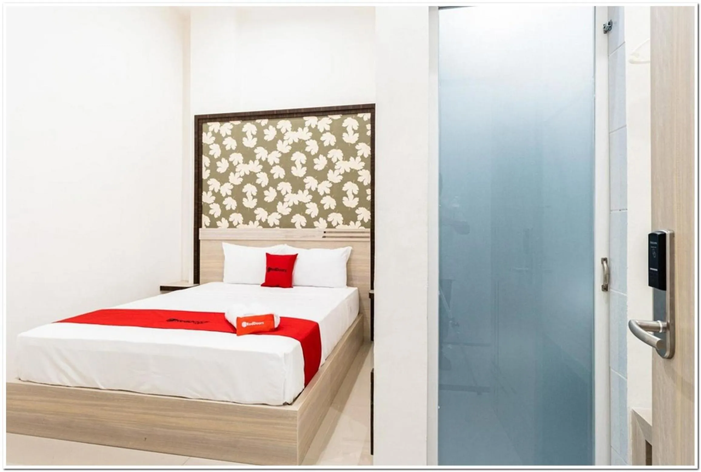 Bedroom, Bed in RedDoorz Plus @ Centrium Katamso Medan